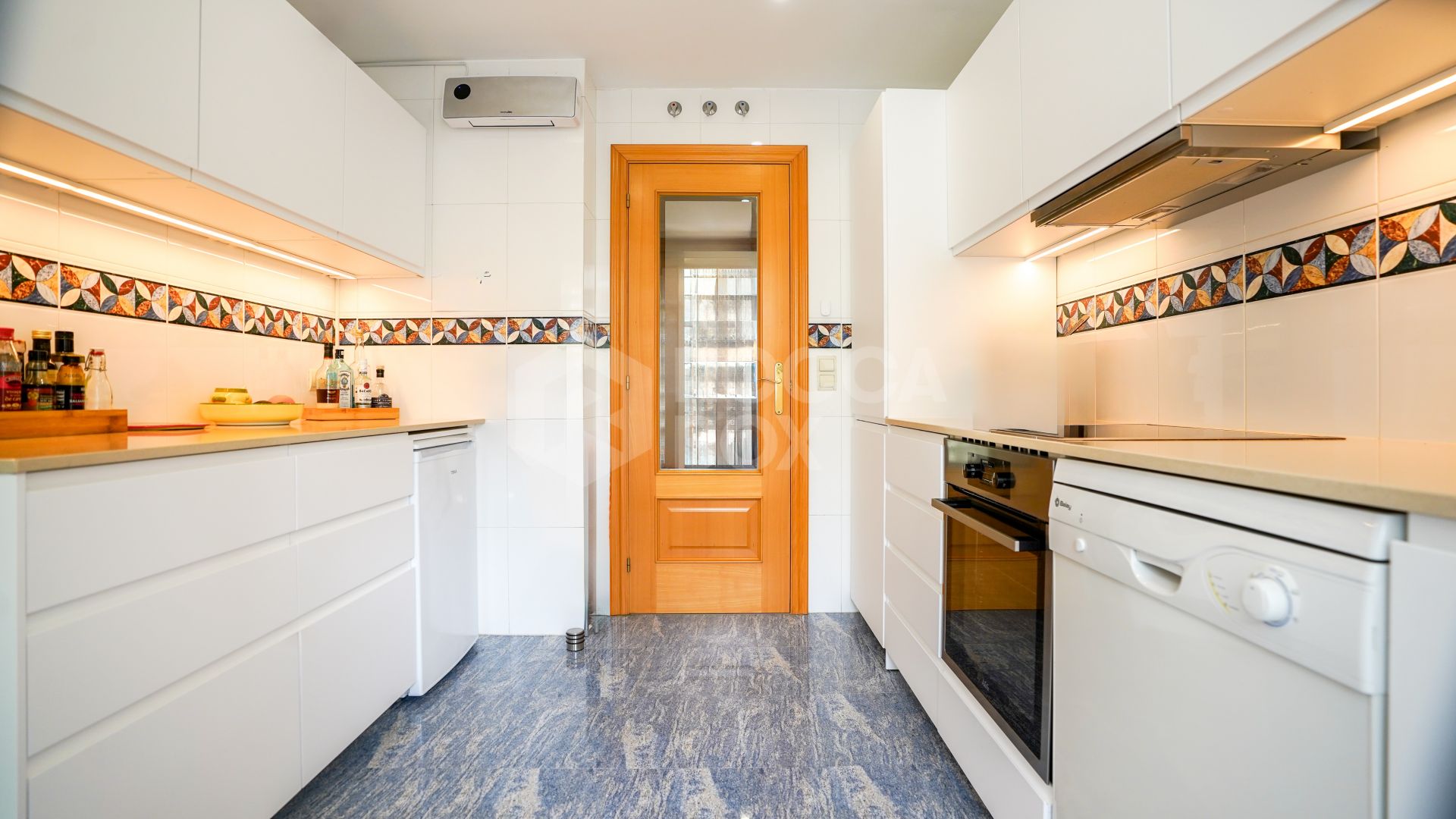 Elegant Apartment with Spacious Terraces and Premium Amenities