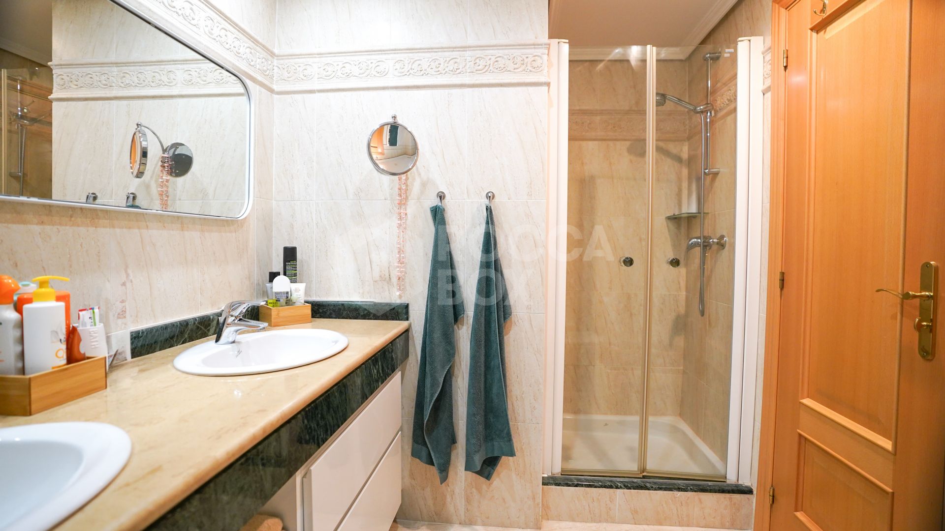 Elegant Apartment with Spacious Terraces and Premium Amenities