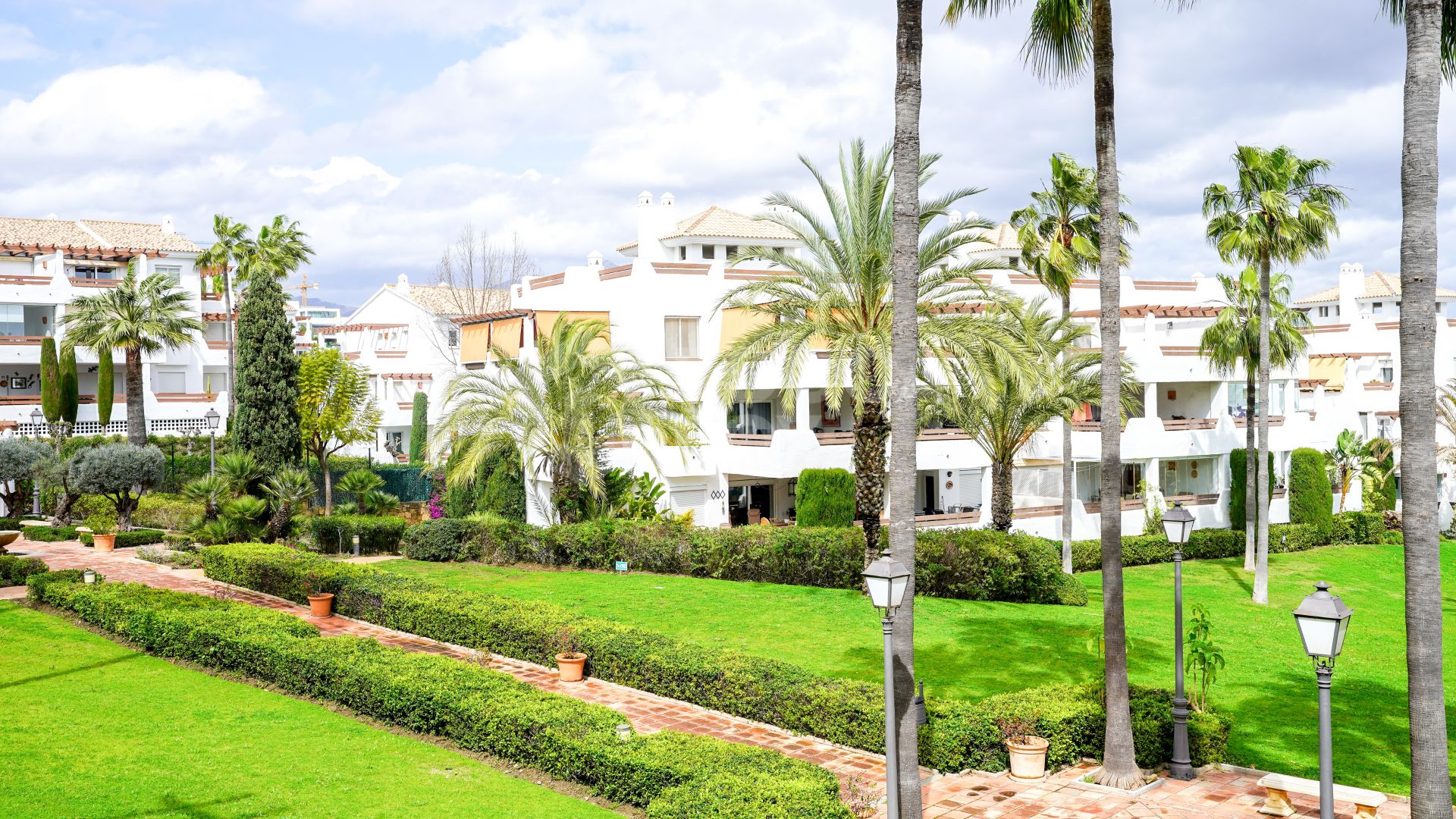 Elegant Apartment with Spacious Terraces and Premium Amenities