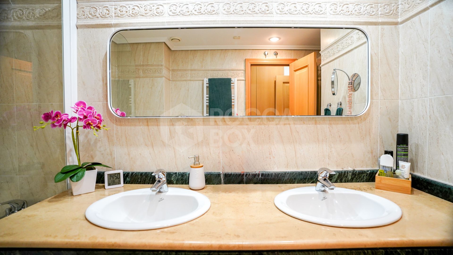 Elegant Apartment with Spacious Terraces and Premium Amenities