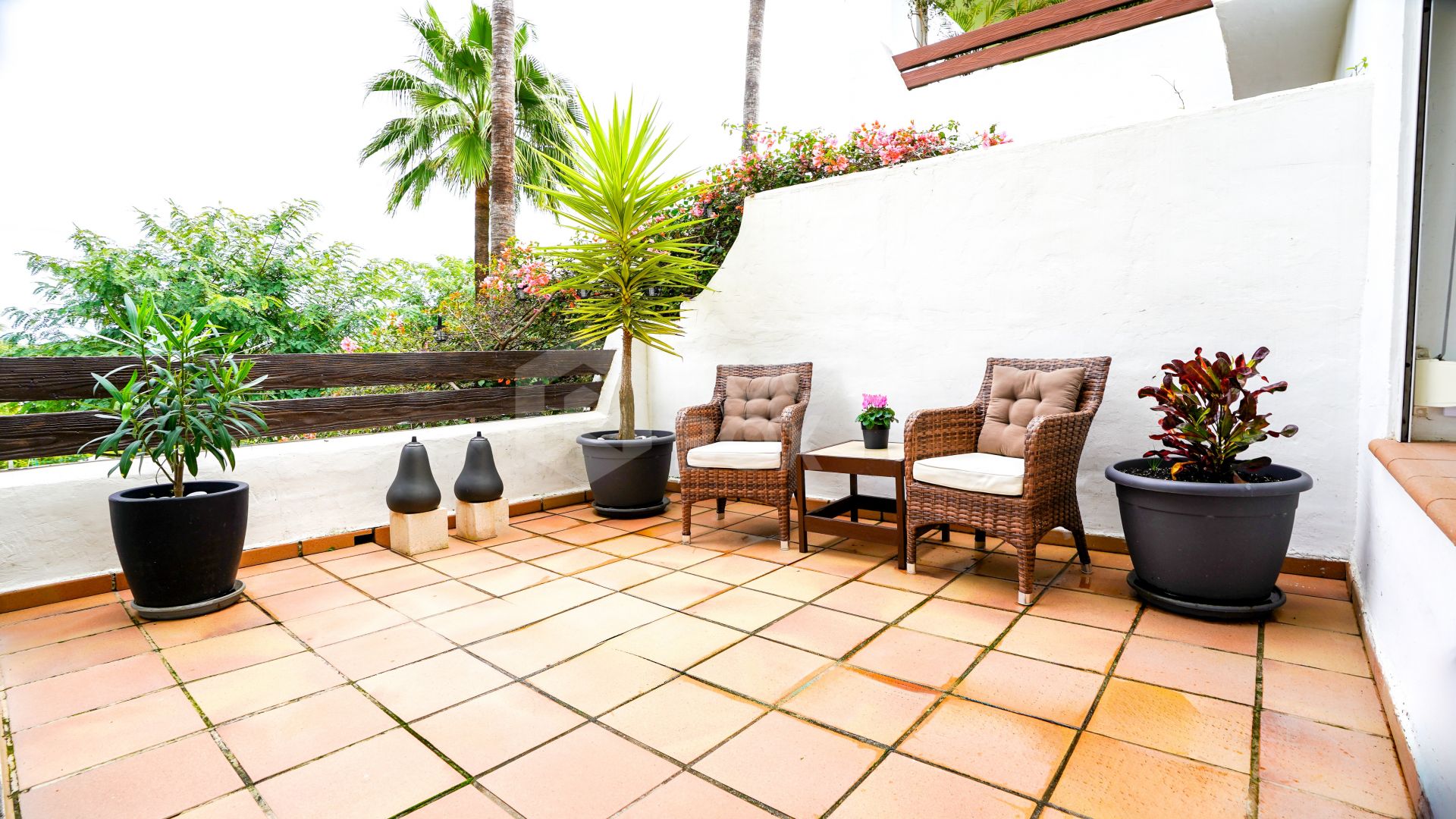 Elegant Apartment with Spacious Terraces and Premium Amenities