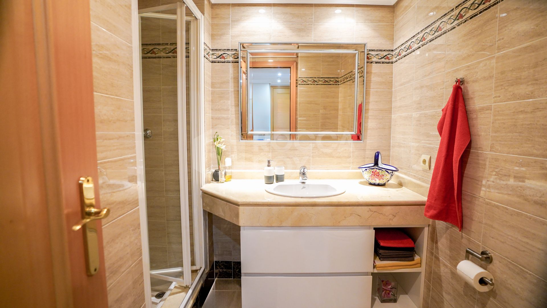 Elegant Apartment with Spacious Terraces and Premium Amenities