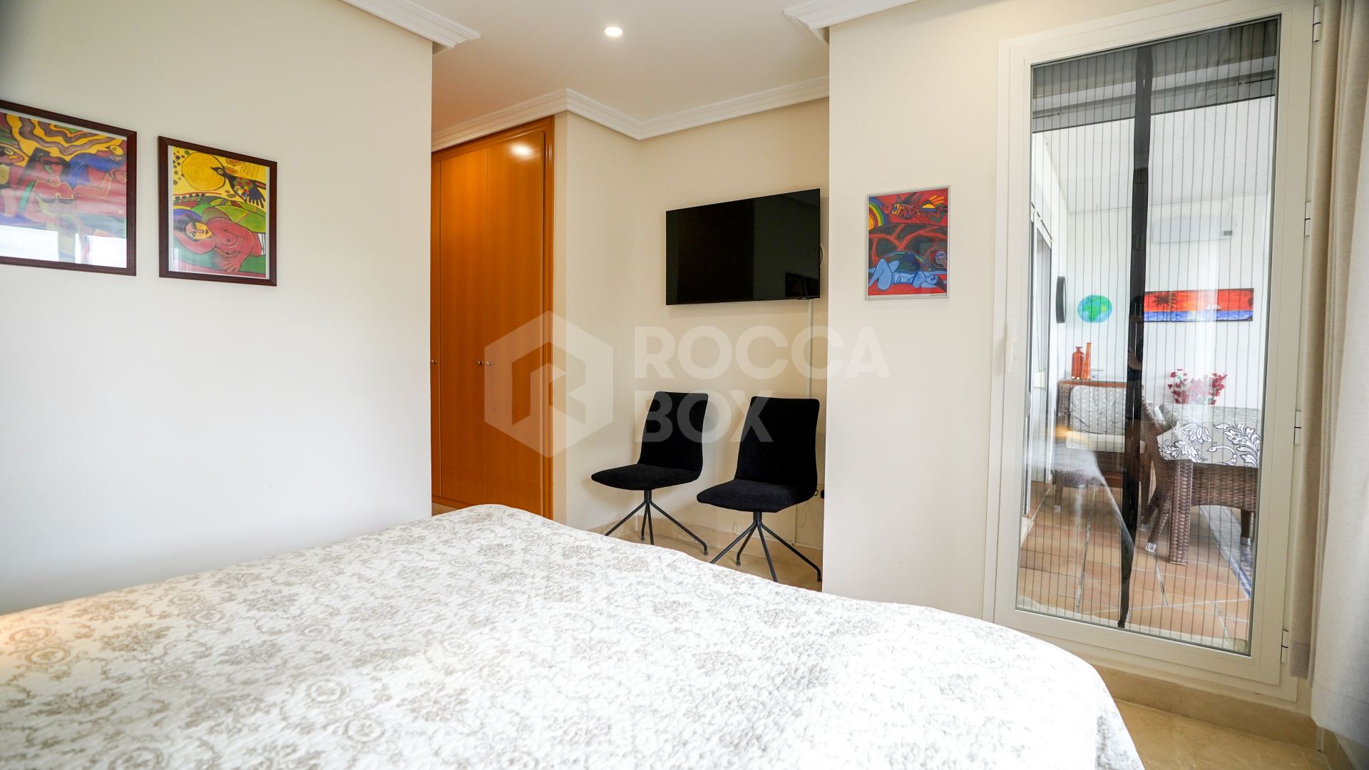 Elegant Apartment with Spacious Terraces and Premium Amenities