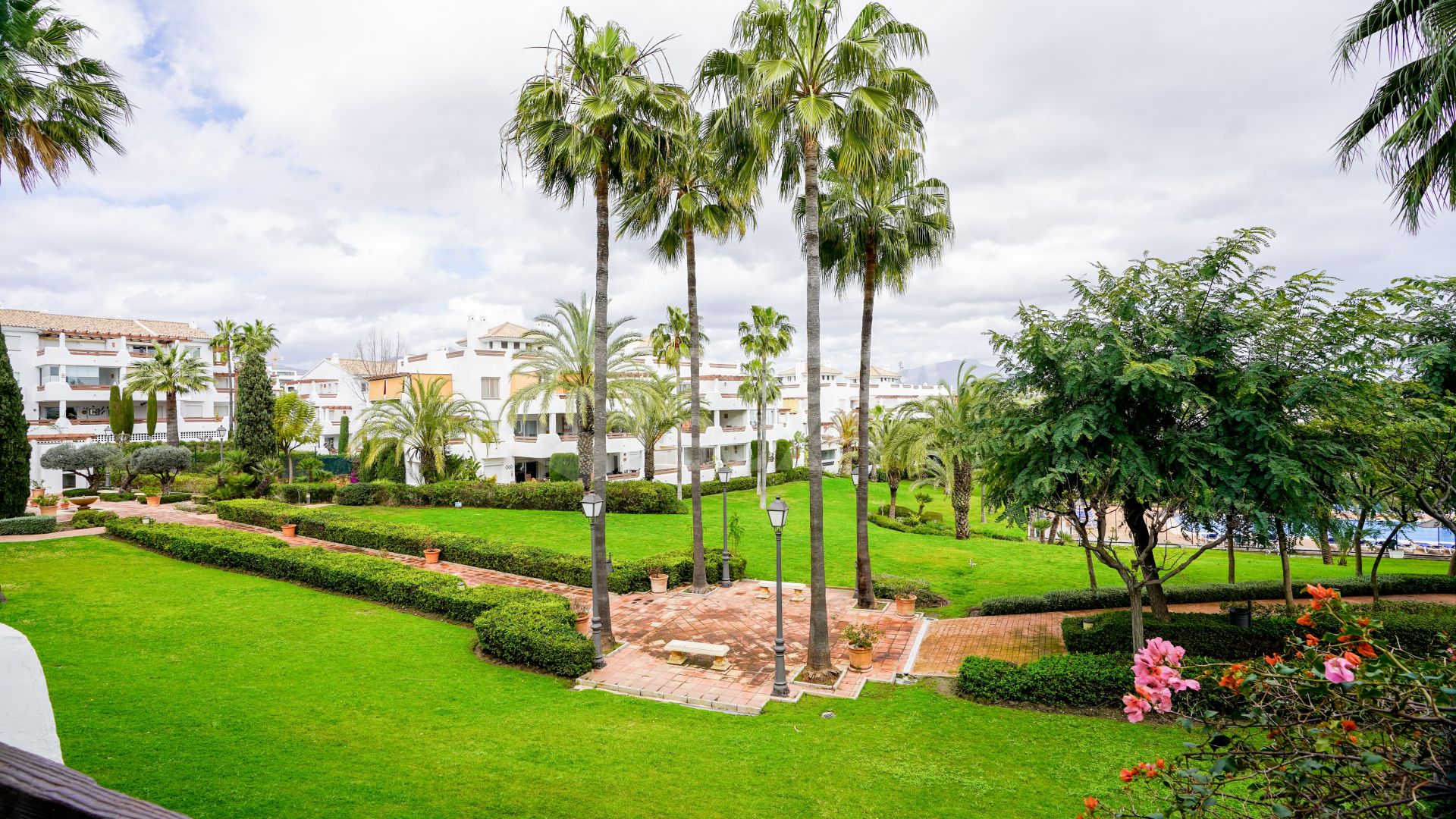 Elegant Apartment with Spacious Terraces and Premium Amenities