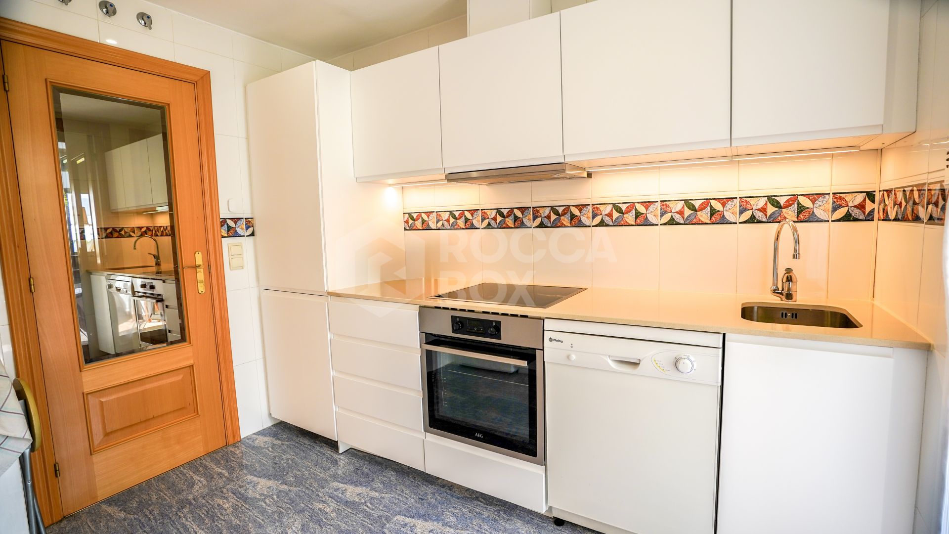 Elegant Apartment with Spacious Terraces and Premium Amenities