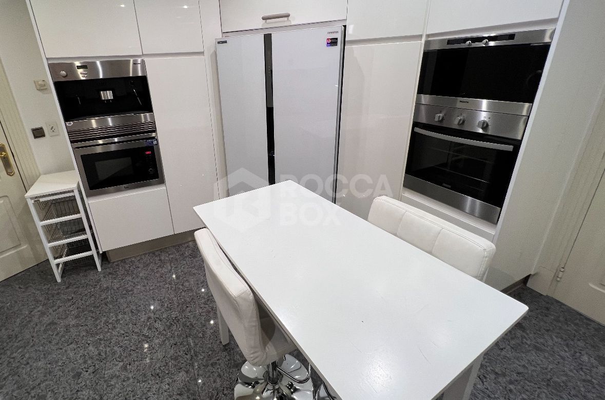 Luxurious Apartment for Rent in the Heart of Puerto Banus
