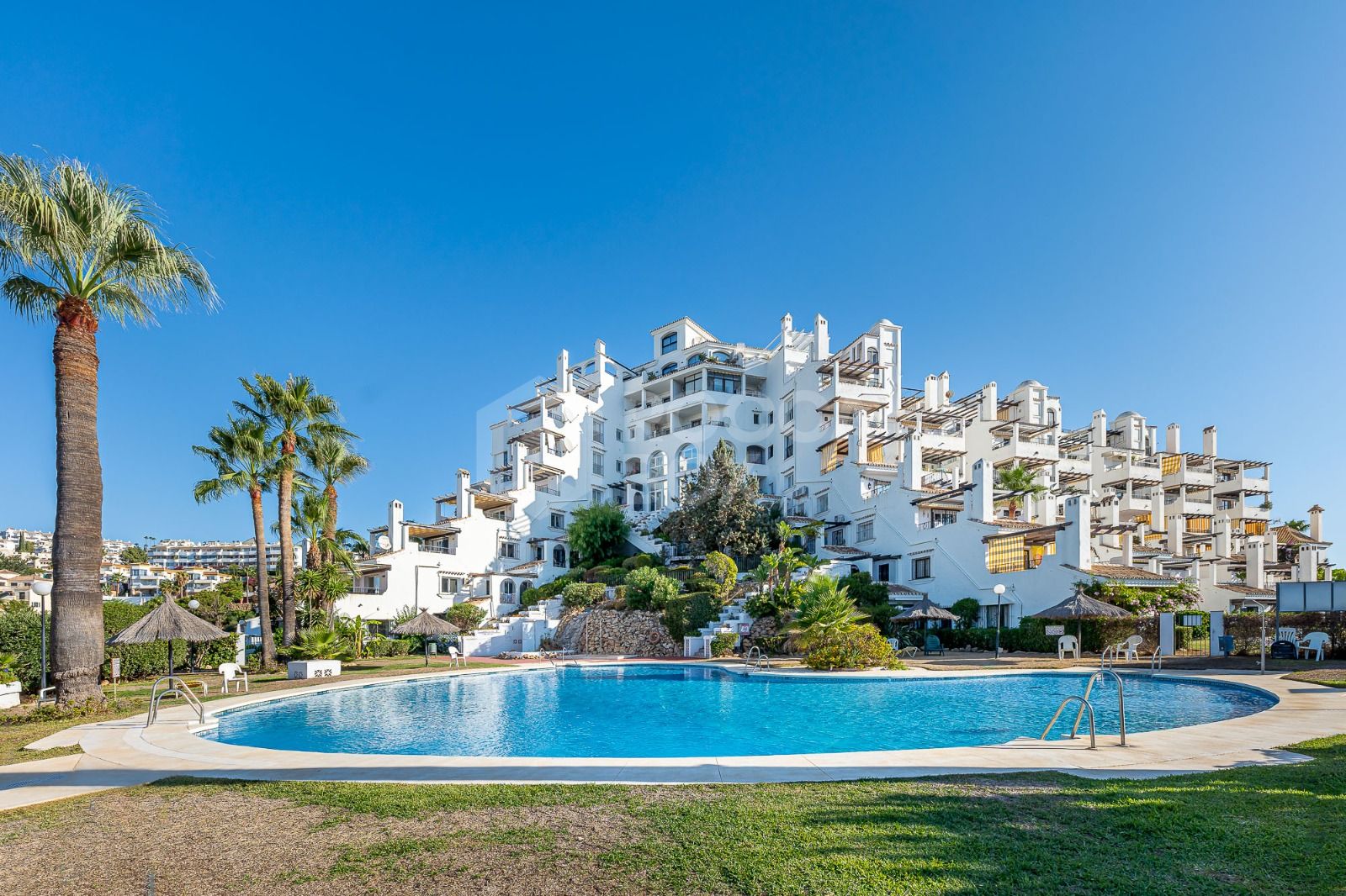 Elegant Coastal Apartment for Rent in Sitio de Calahonda, Mijas Costa