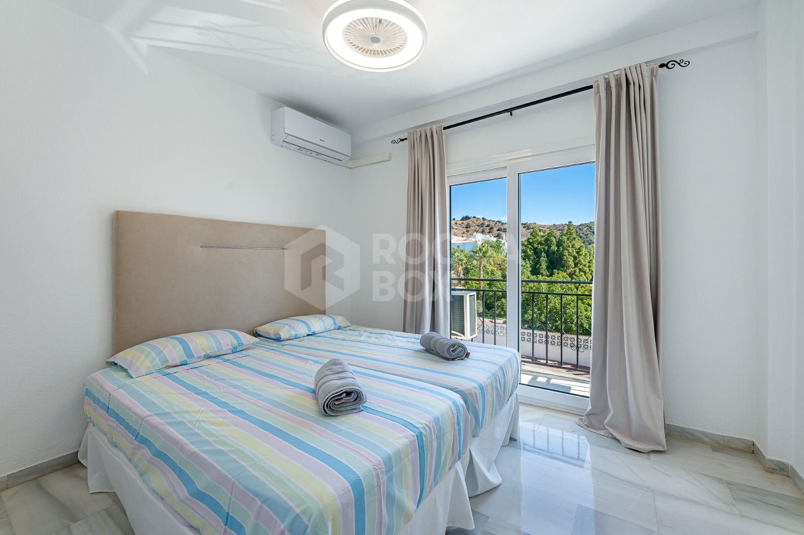 Elegant Coastal Apartment for Rent in Sitio de Calahonda, Mijas Costa