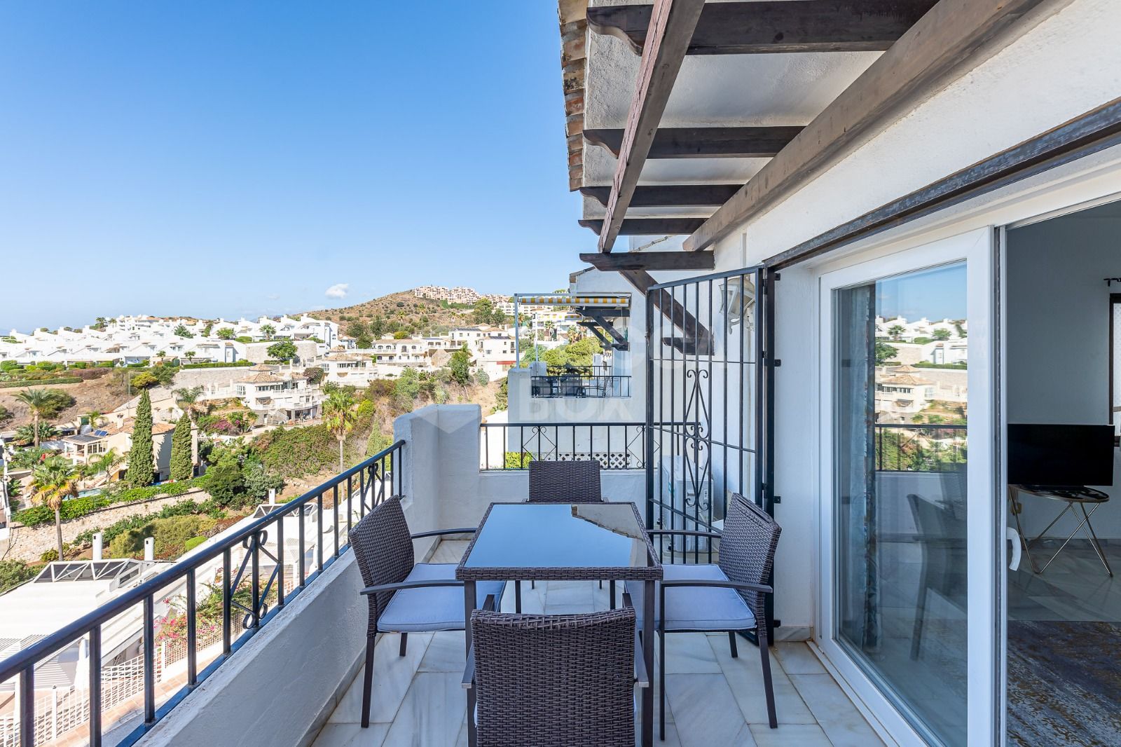 Elegant Coastal Apartment for Rent in Sitio de Calahonda, Mijas Costa