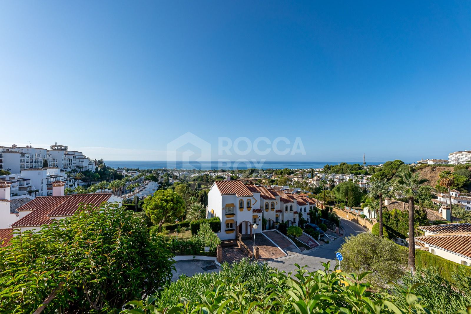 Elegant Coastal Apartment for Rent in Sitio de Calahonda, Mijas Costa