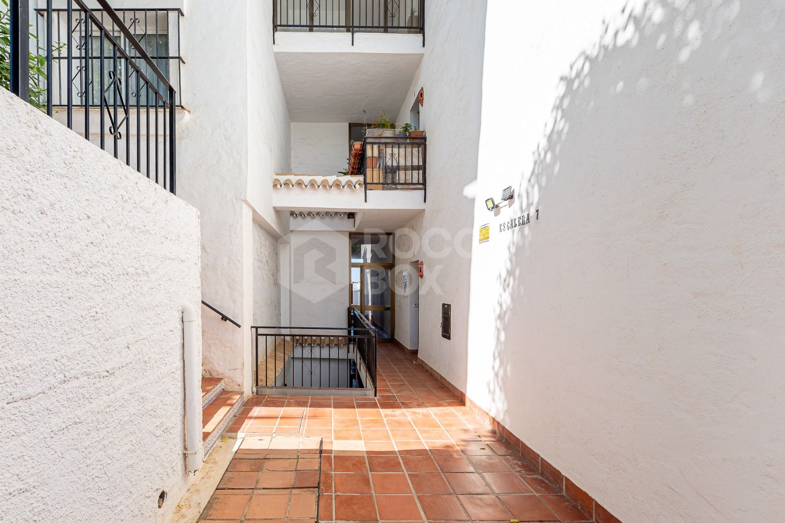 Elegant Coastal Apartment for Rent in Sitio de Calahonda, Mijas Costa