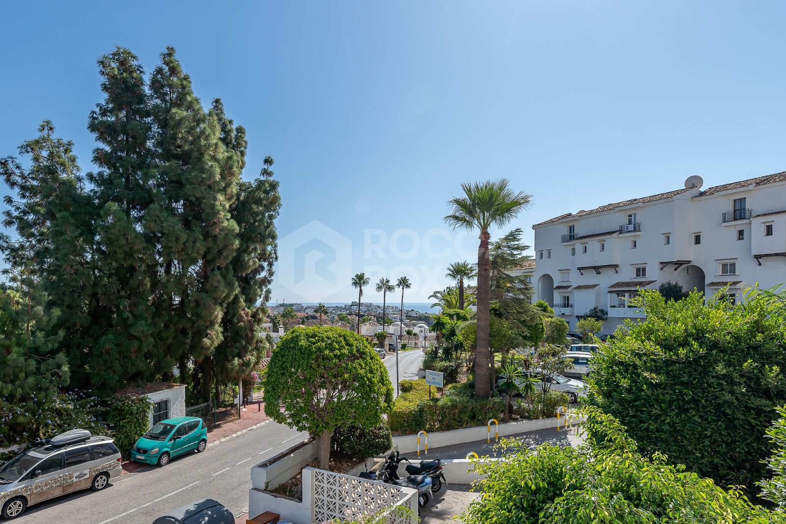 Elegant Coastal Apartment for Rent in Sitio de Calahonda, Mijas Costa