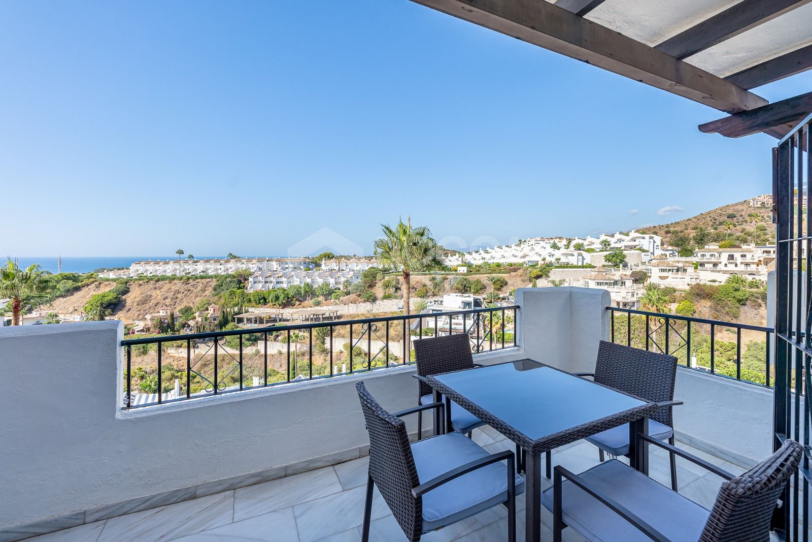 Elegant Coastal Apartment for Rent in Sitio de Calahonda, Mijas Costa