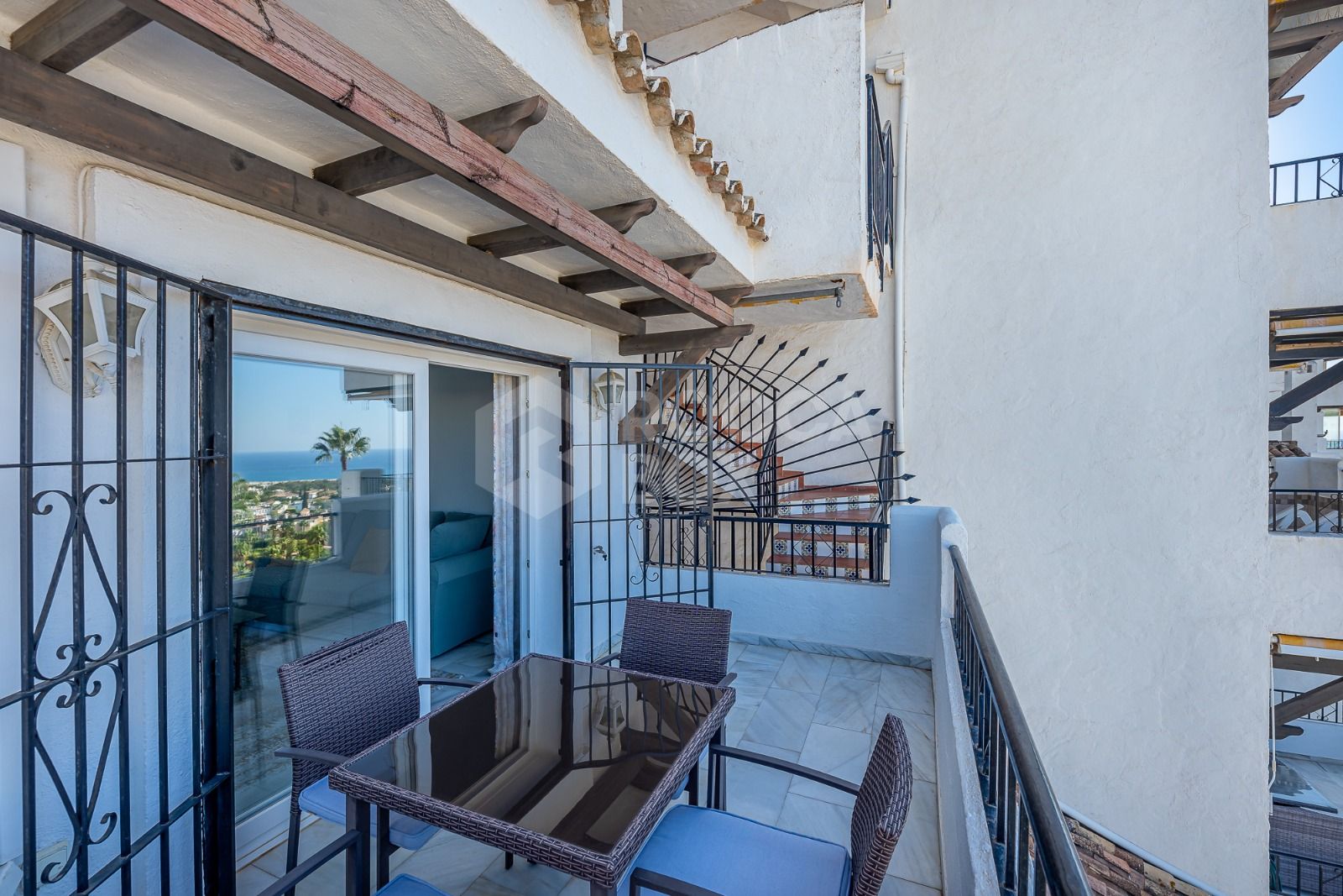 Elegant Coastal Apartment for Rent in Sitio de Calahonda, Mijas Costa