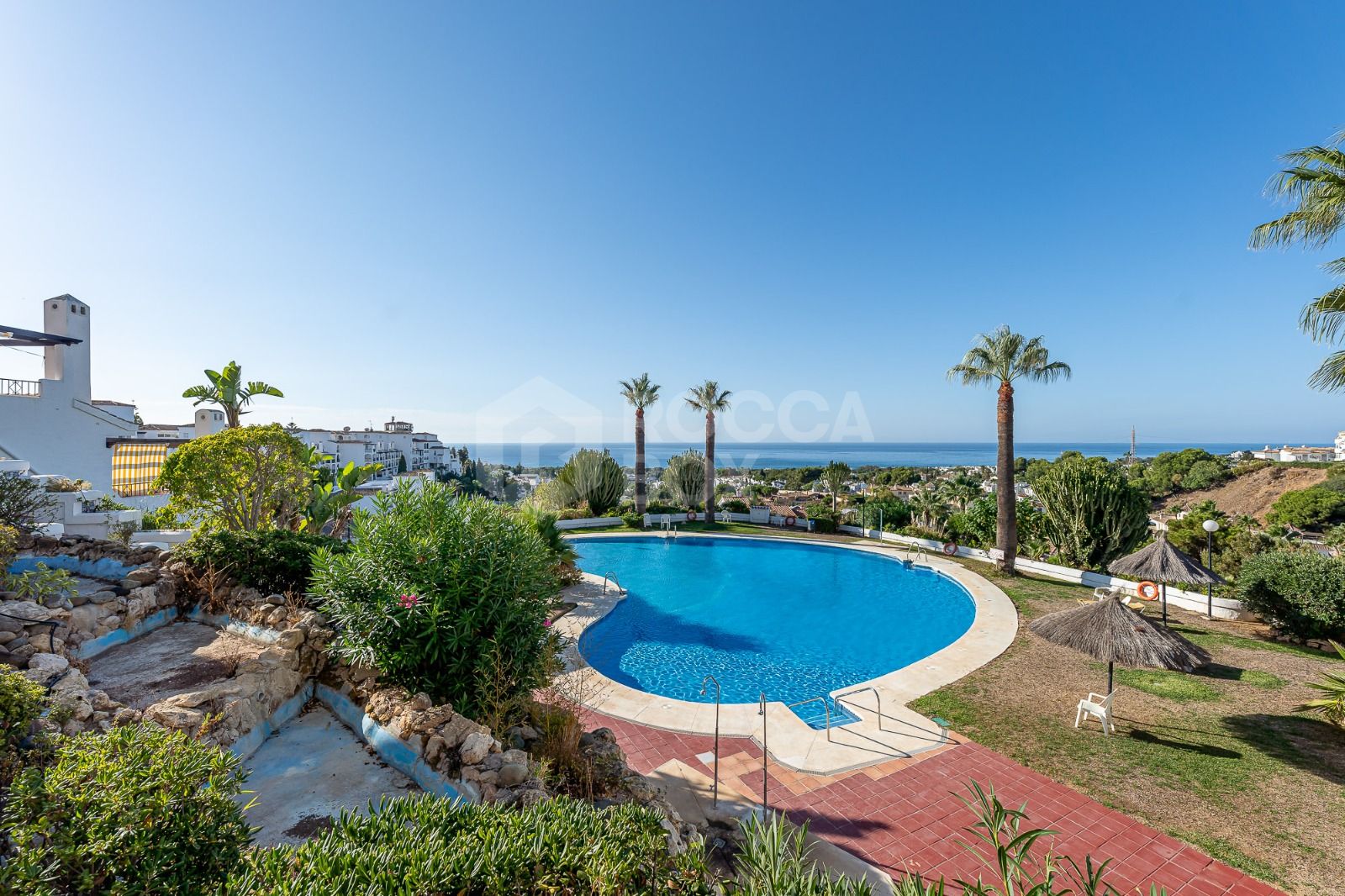 Elegant Coastal Apartment for Rent in Sitio de Calahonda, Mijas Costa