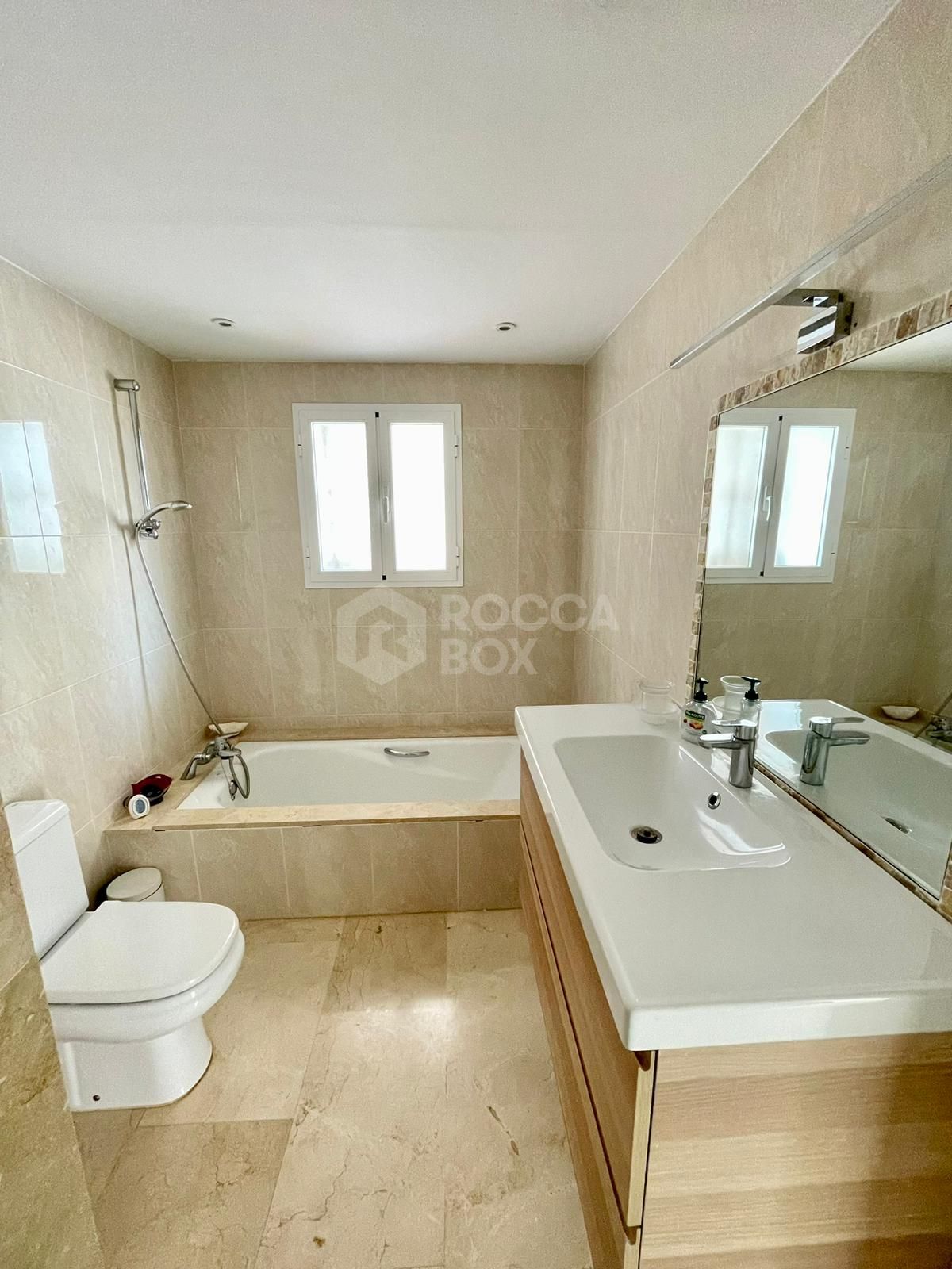 Elegant Apartment for Rent in Las Lomas de Nueva Andalucia