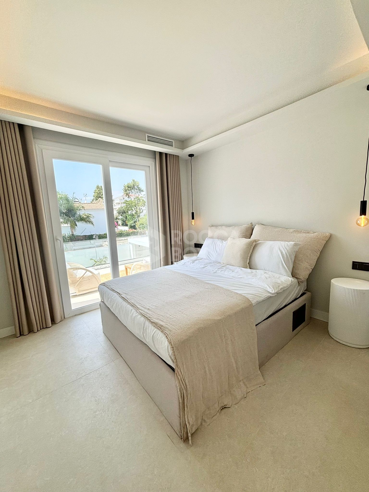 Luxurious Beachside Villa on the Marbella Golden Mile