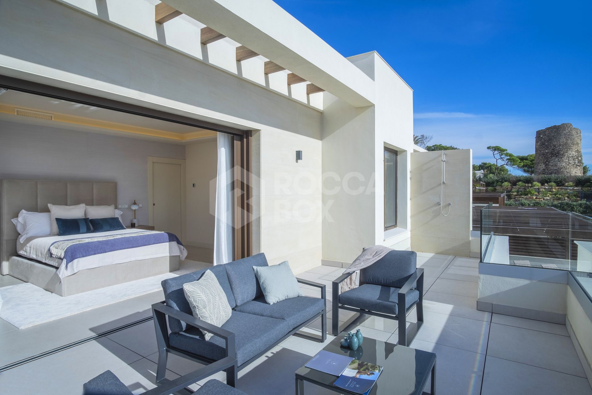 Luxurious Beachfront Villa with Spectacular Sea Views and Exclusive Amenities