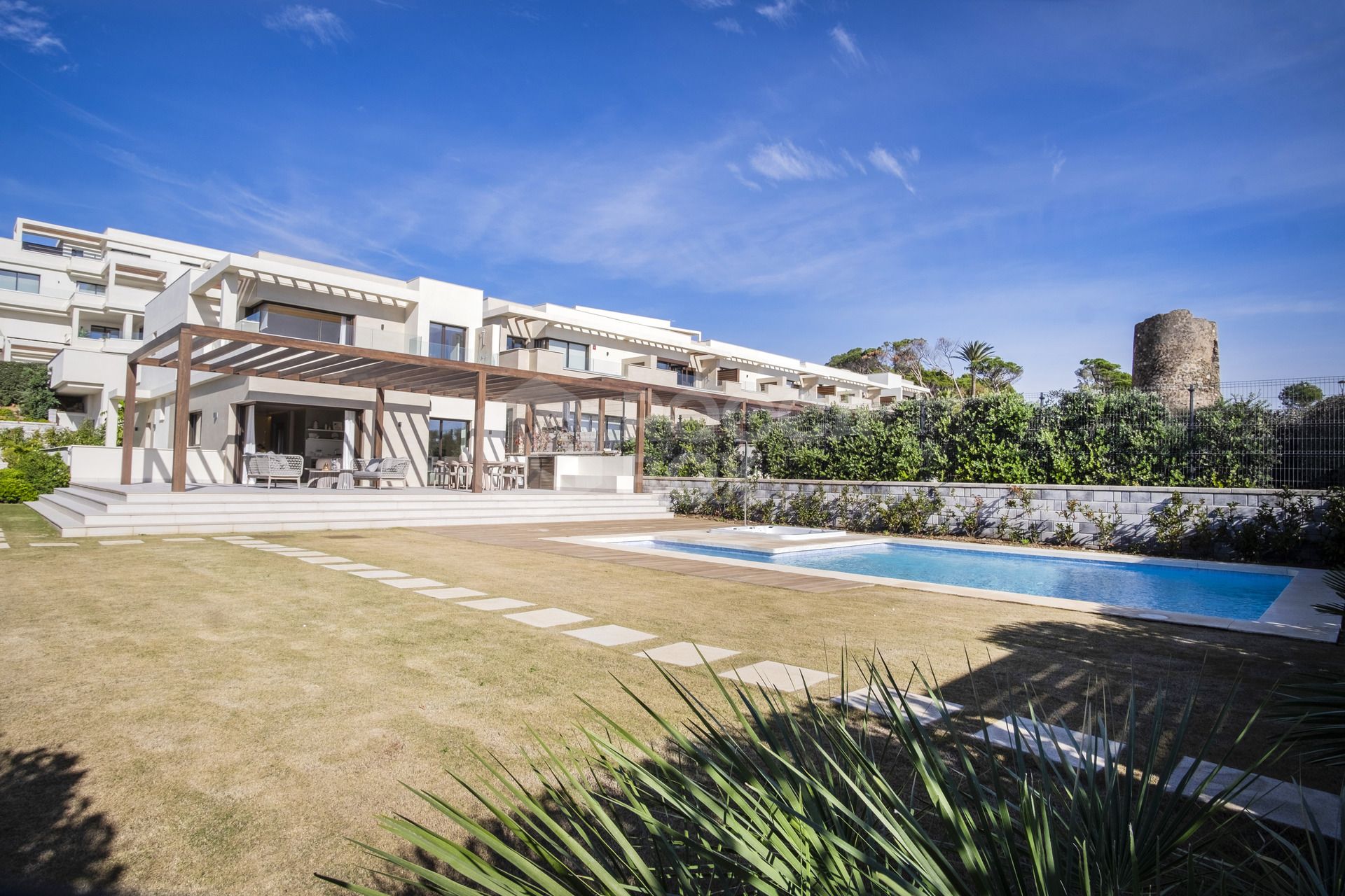 Luxurious Beachfront Villa with Spectacular Sea Views and Exclusive Amenities