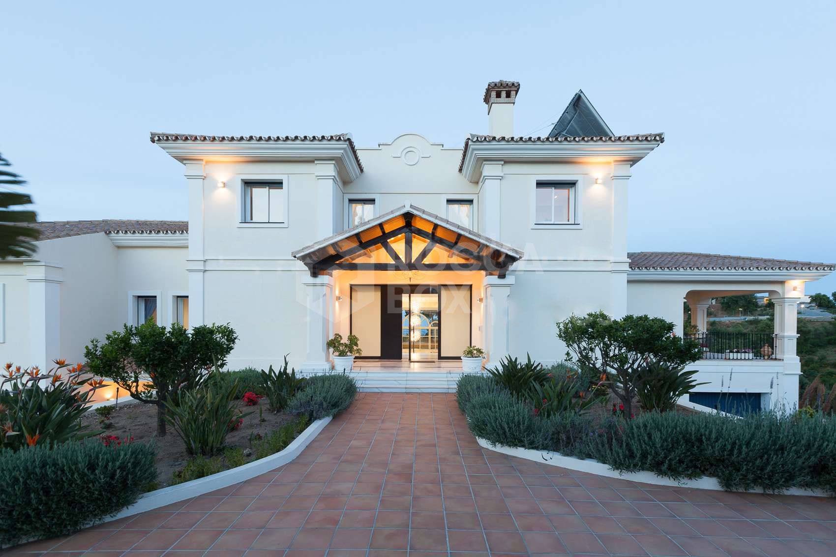 Majestic 5-Bedroom Villa with Panoramic Sea and Mountain Views in La Mairena