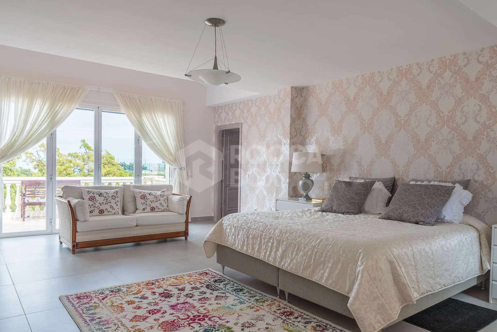 Majestic 5-Bedroom Villa with Panoramic Sea and Mountain Views in La Mairena