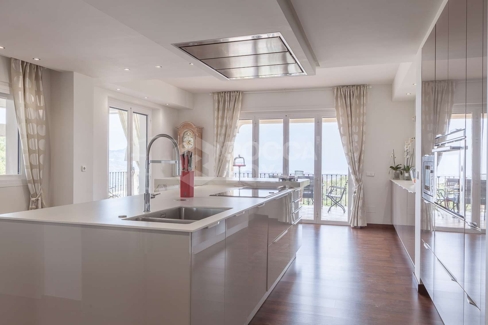 Majestic 5-Bedroom Villa with Panoramic Sea and Mountain Views in La Mairena