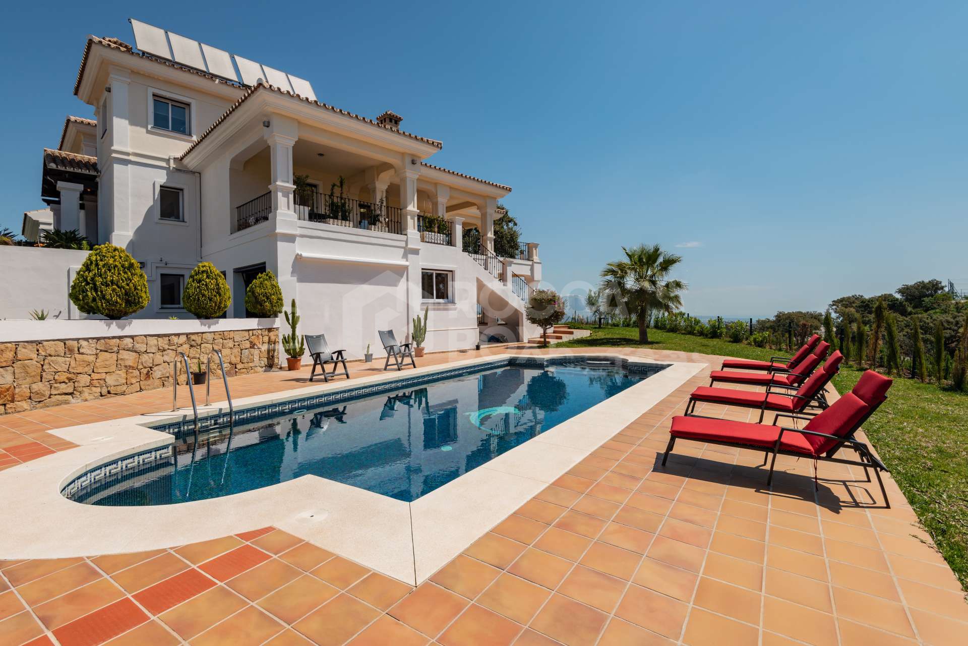 Majestic 5-Bedroom Villa with Panoramic Sea and Mountain Views in La Mairena