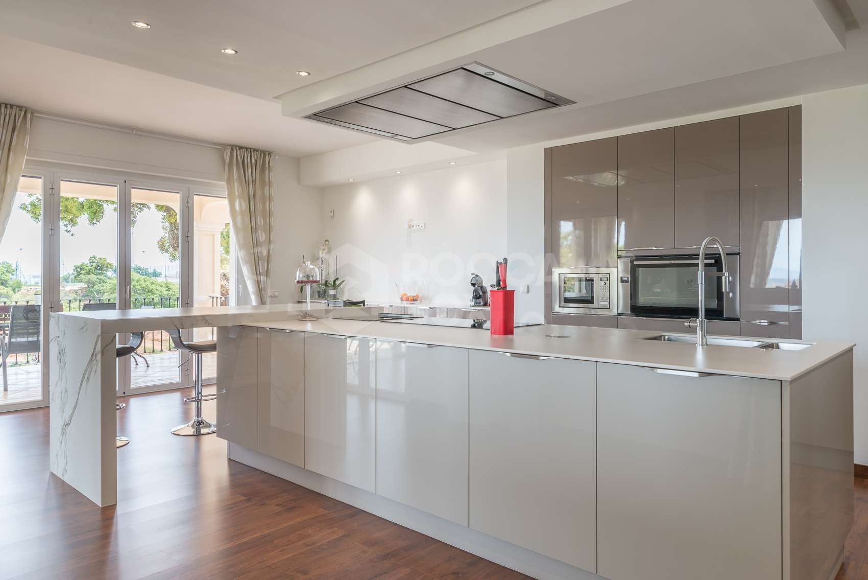 Majestic 5-Bedroom Villa with Panoramic Sea and Mountain Views in La Mairena