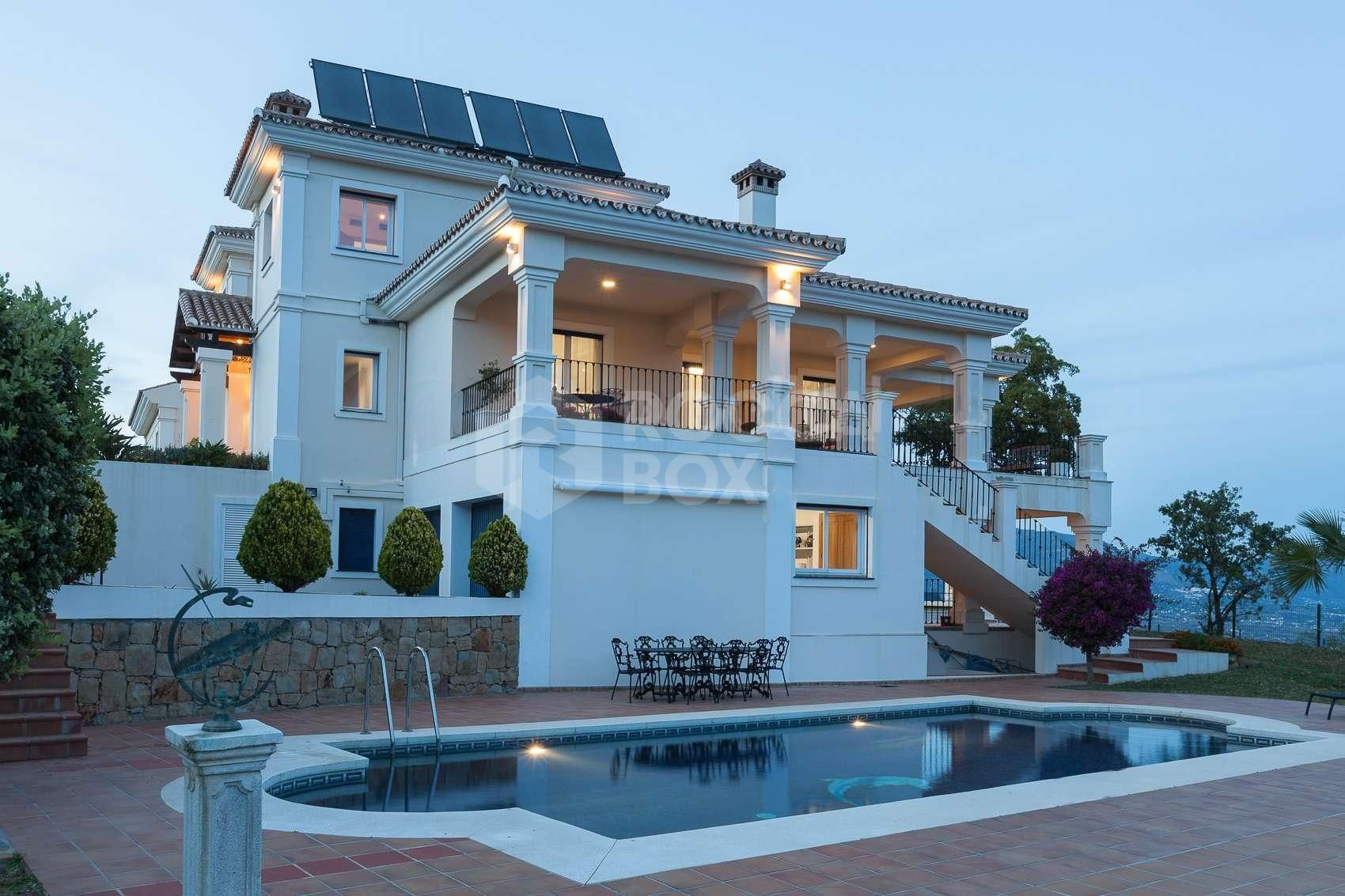 Majestic 5-Bedroom Villa with Panoramic Sea and Mountain Views in La Mairena