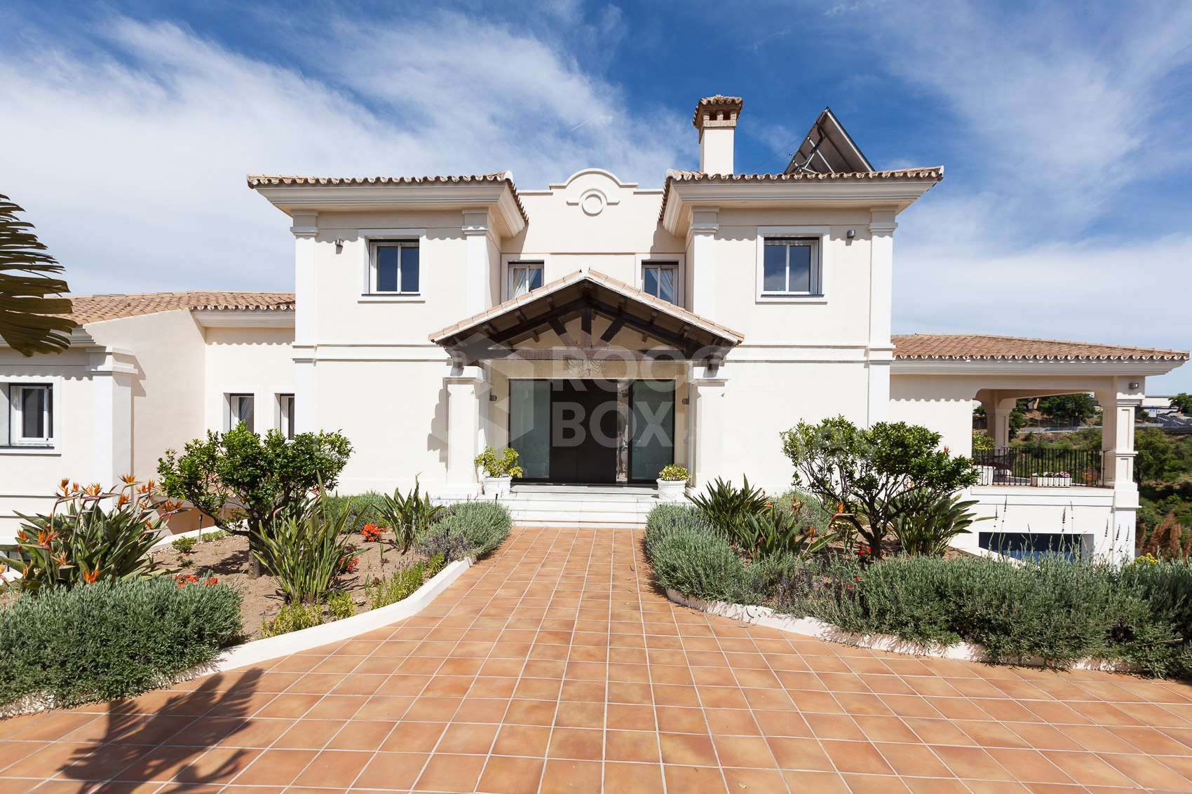 Majestic 5-Bedroom Villa with Panoramic Sea and Mountain Views in La Mairena