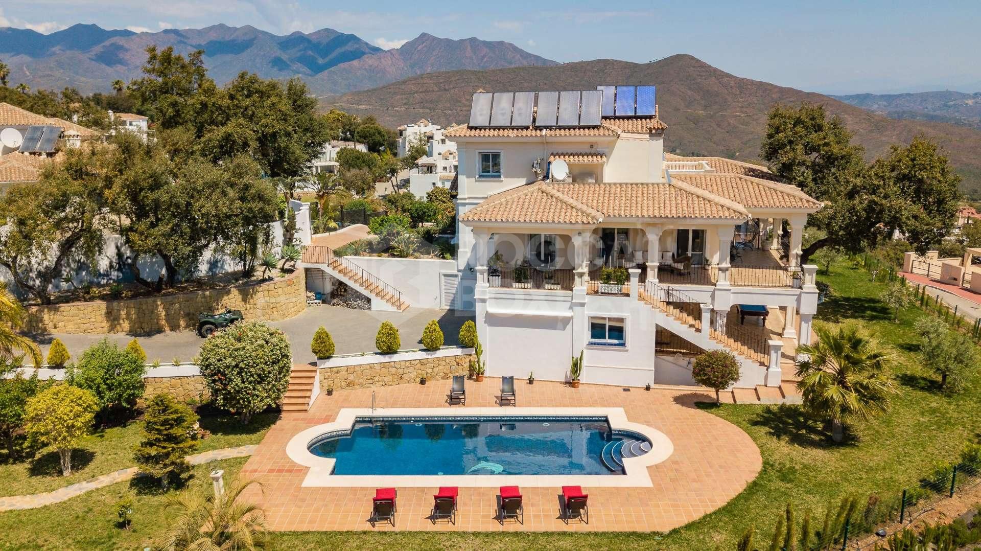 Majestic 5-Bedroom Villa with Panoramic Sea and Mountain Views in La Mairena