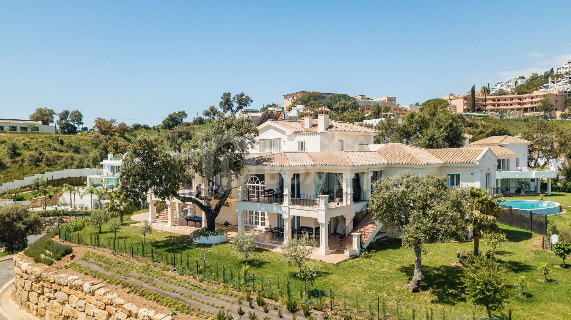 Majestic 5-Bedroom Villa with Panoramic Sea and Mountain Views in La Mairena