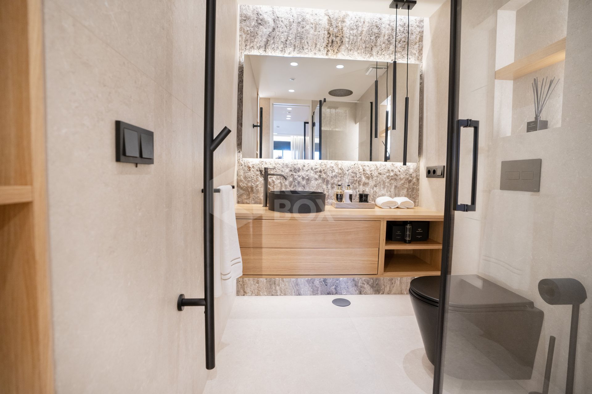 Smart Home Apartment with Cutting-Edge Technology and Luxurious Finishes