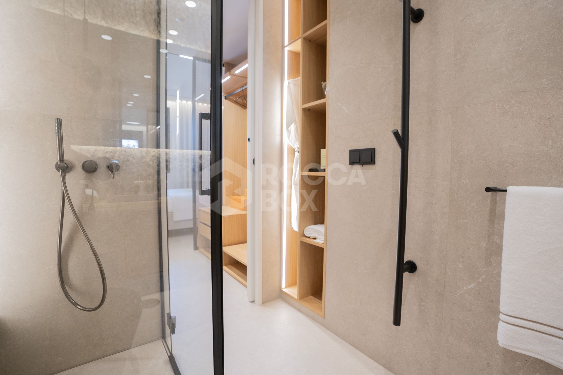 Smart Home Apartment with Cutting-Edge Technology and Luxurious Finishes