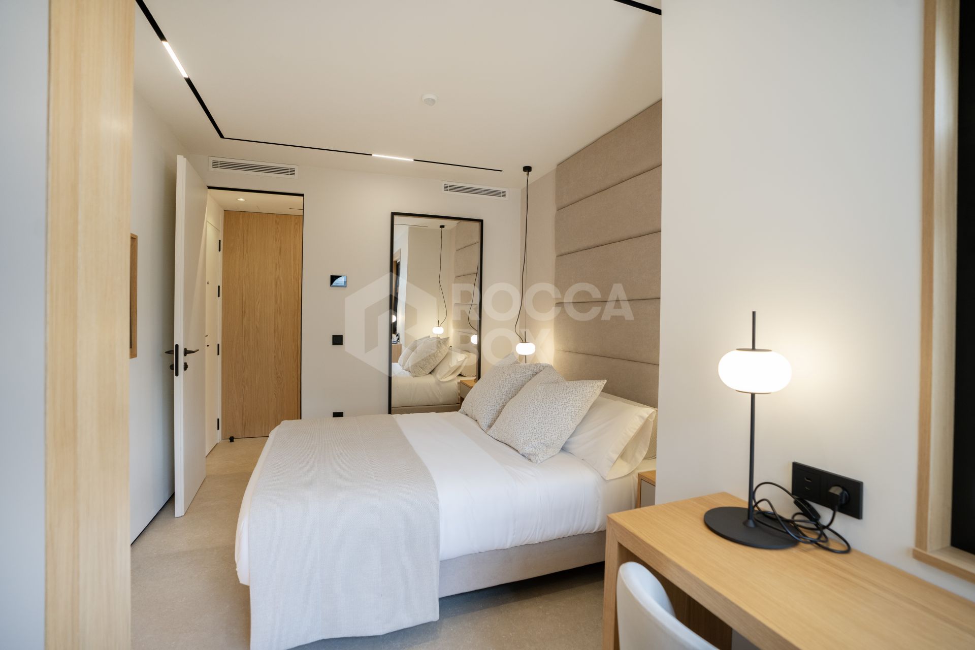 Smart Home Apartment with Cutting-Edge Technology and Luxurious Finishes