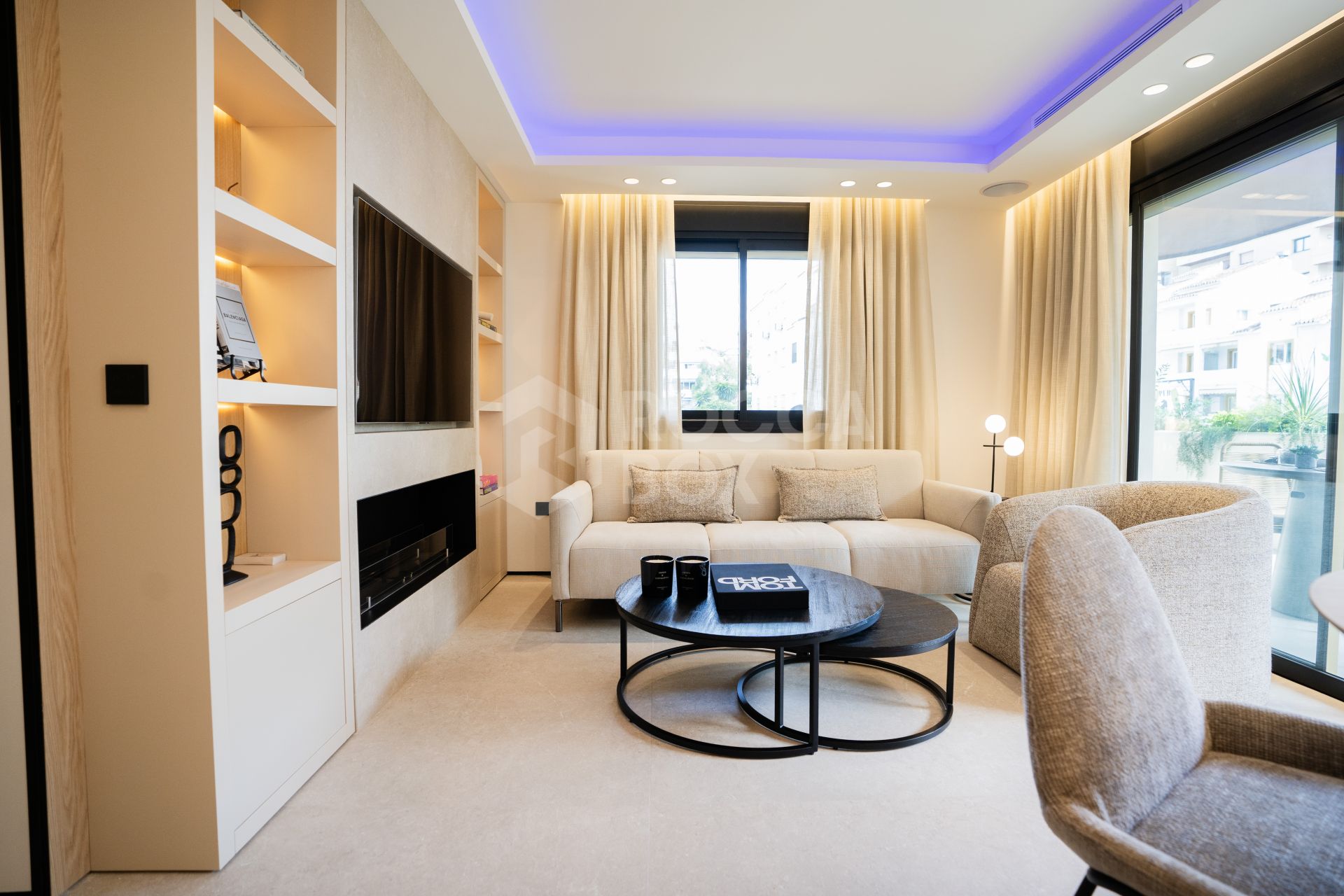 Smart Home Apartment with Cutting-Edge Technology and Luxurious Finishes