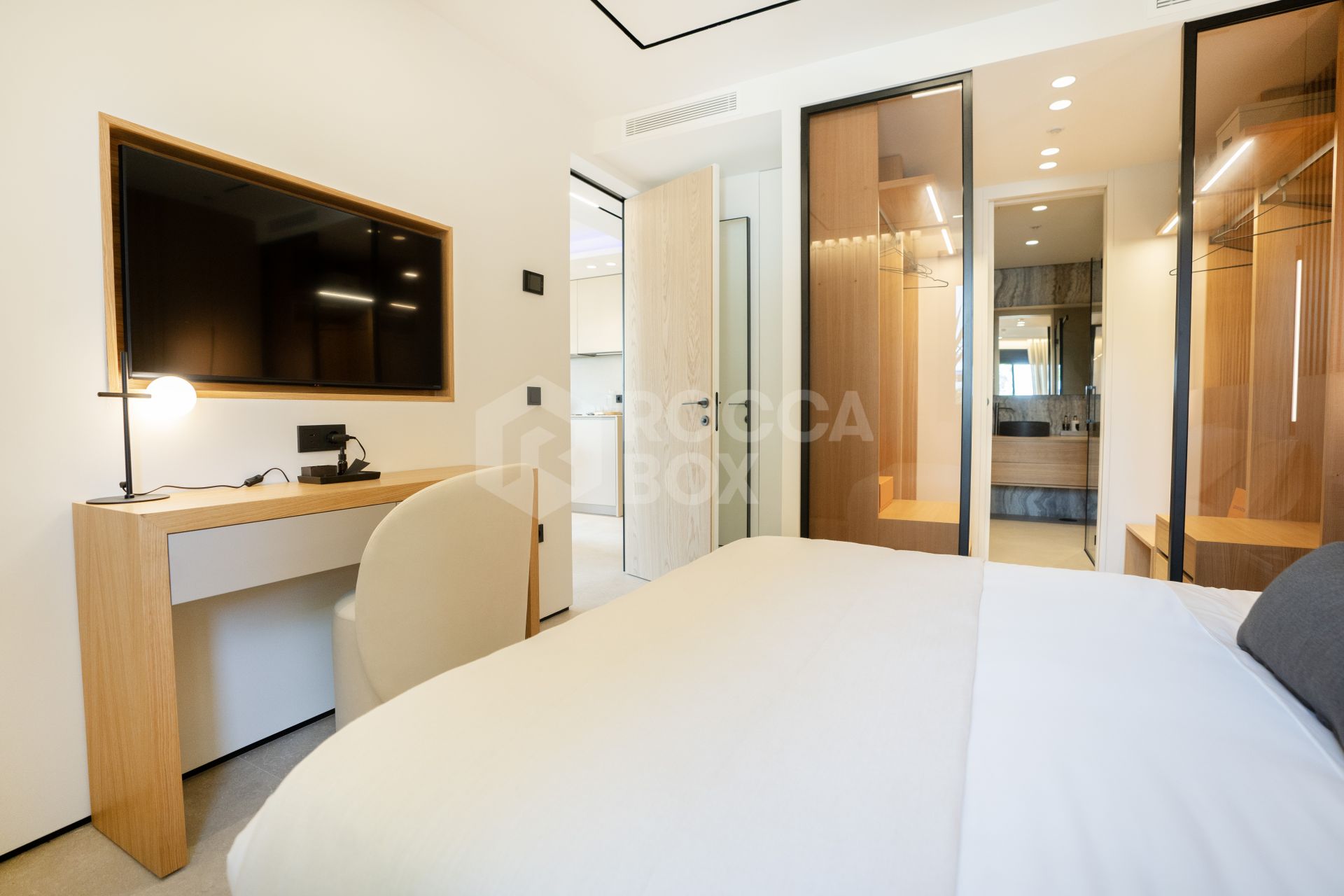 Smart Home Apartment with Cutting-Edge Technology and Luxurious Finishes