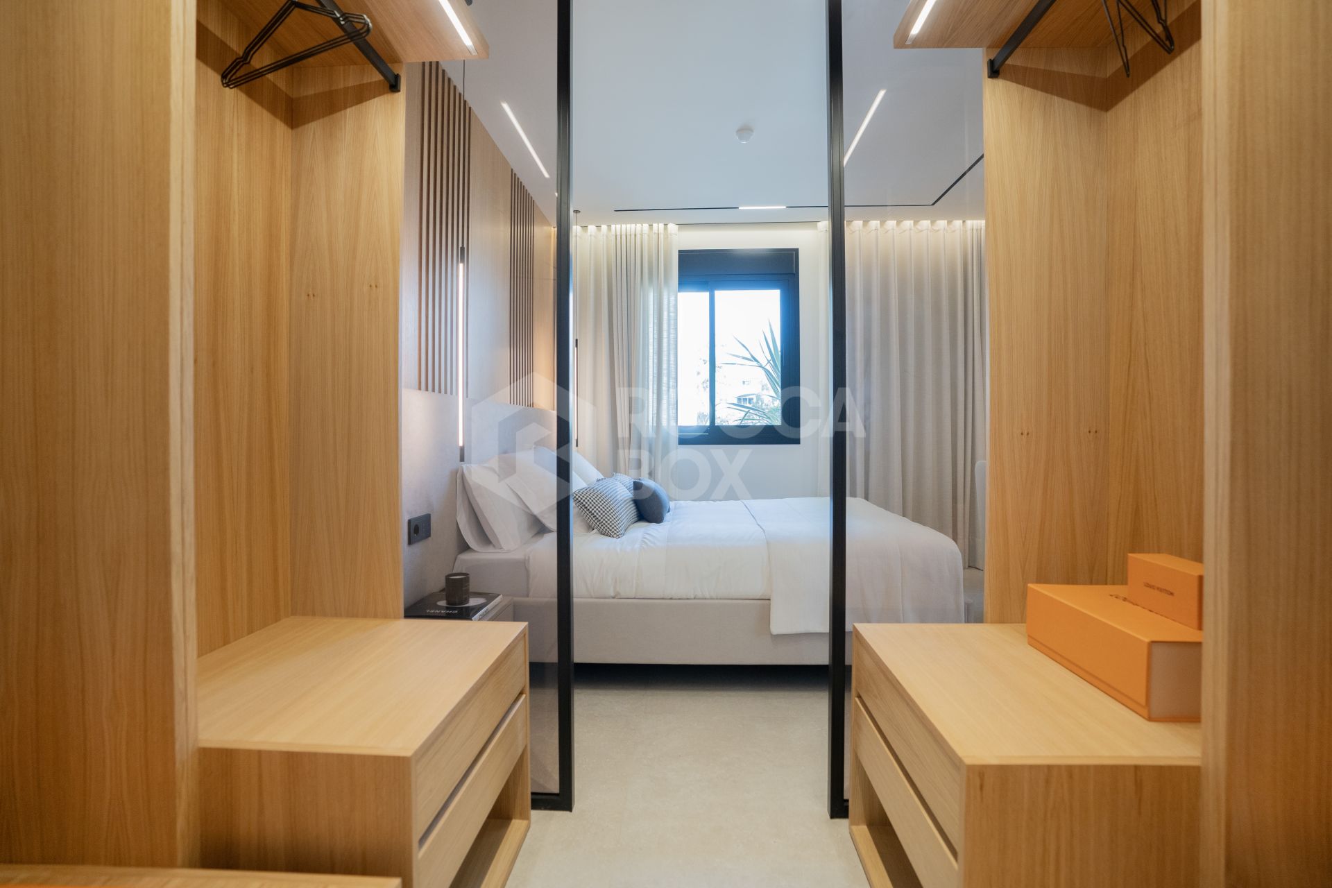 Smart Home Apartment with Cutting-Edge Technology and Luxurious Finishes