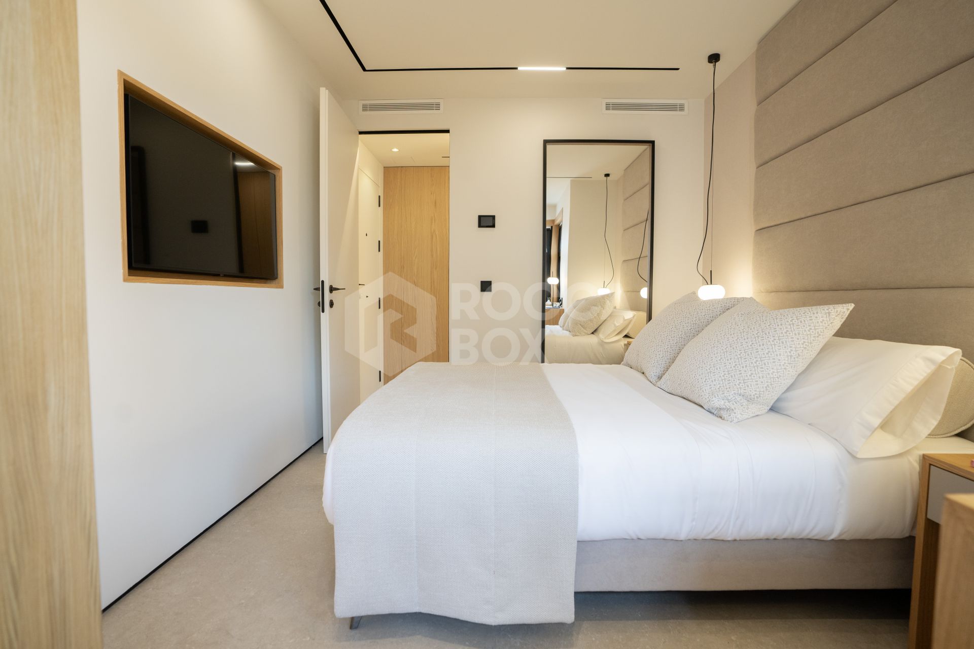 Smart Home Apartment with Cutting-Edge Technology and Luxurious Finishes