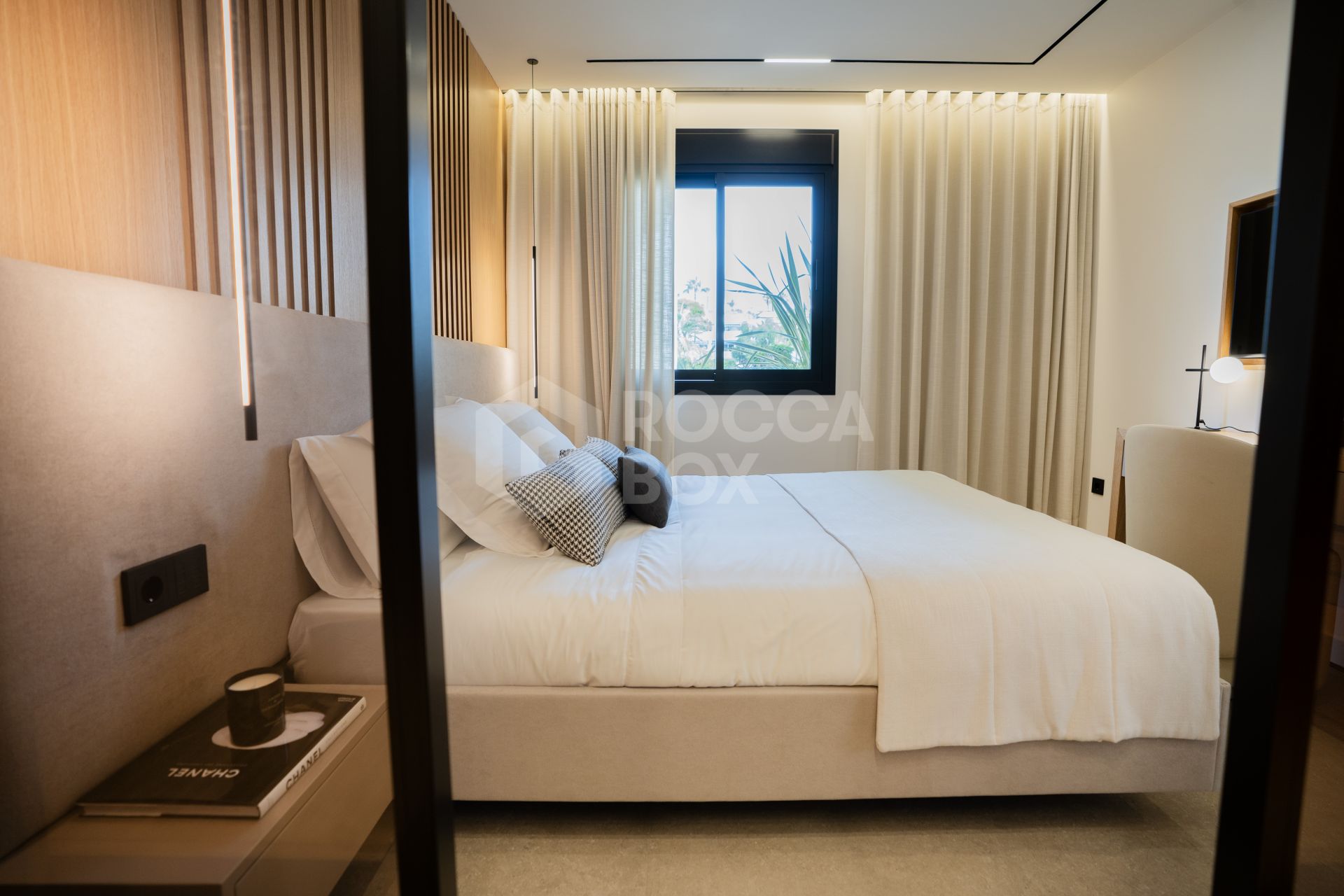Smart Home Apartment with Cutting-Edge Technology and Luxurious Finishes