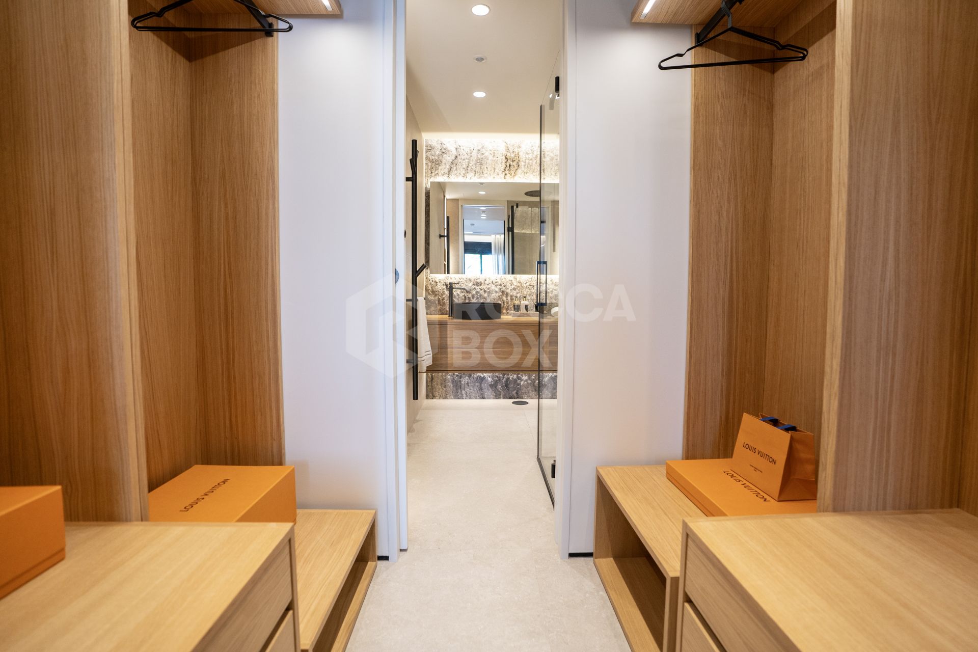 Smart Home Apartment with Cutting-Edge Technology and Luxurious Finishes