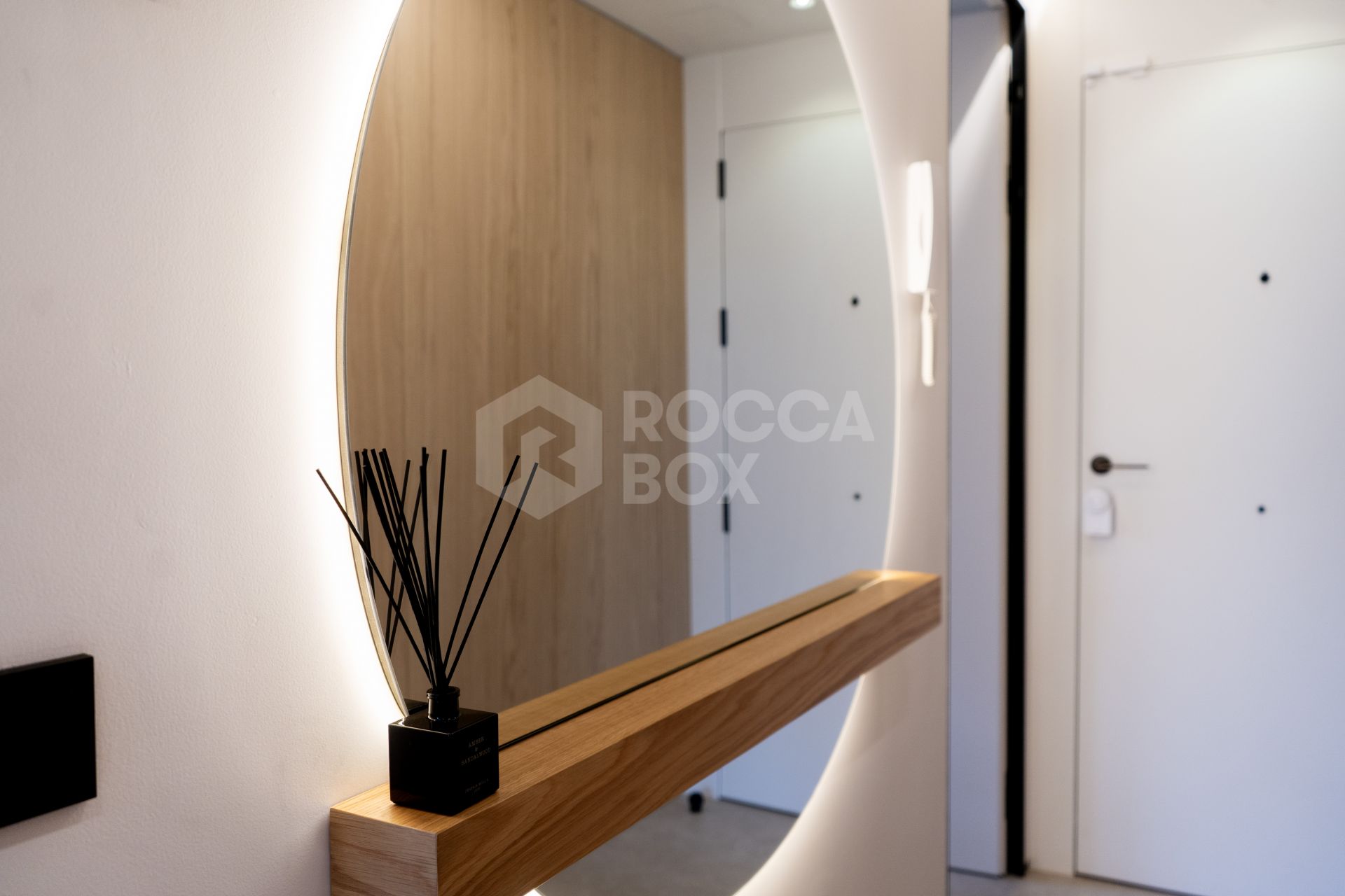Smart Home Apartment with Cutting-Edge Technology and Luxurious Finishes