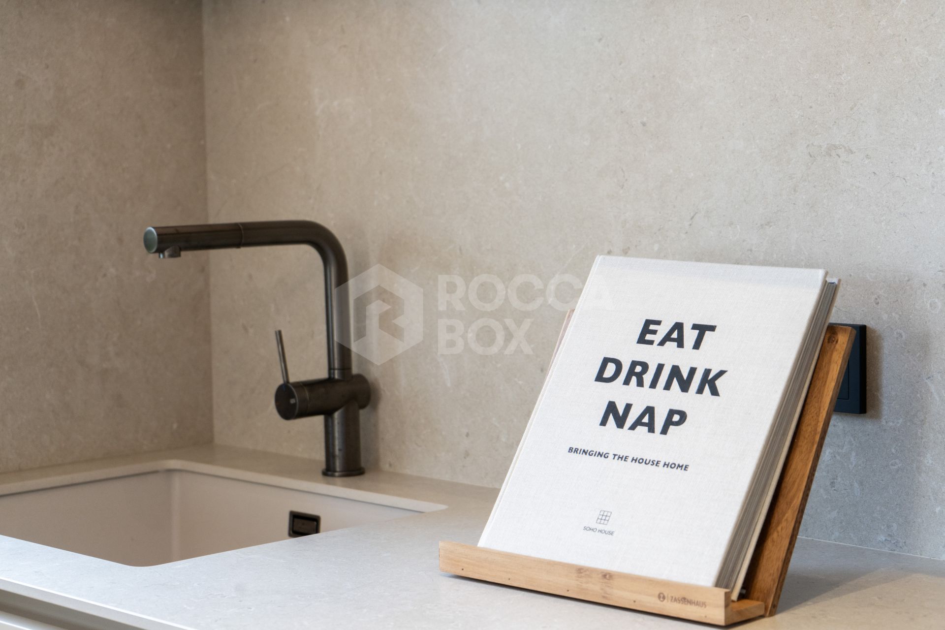 Smart Home Apartment with Cutting-Edge Technology and Luxurious Finishes
