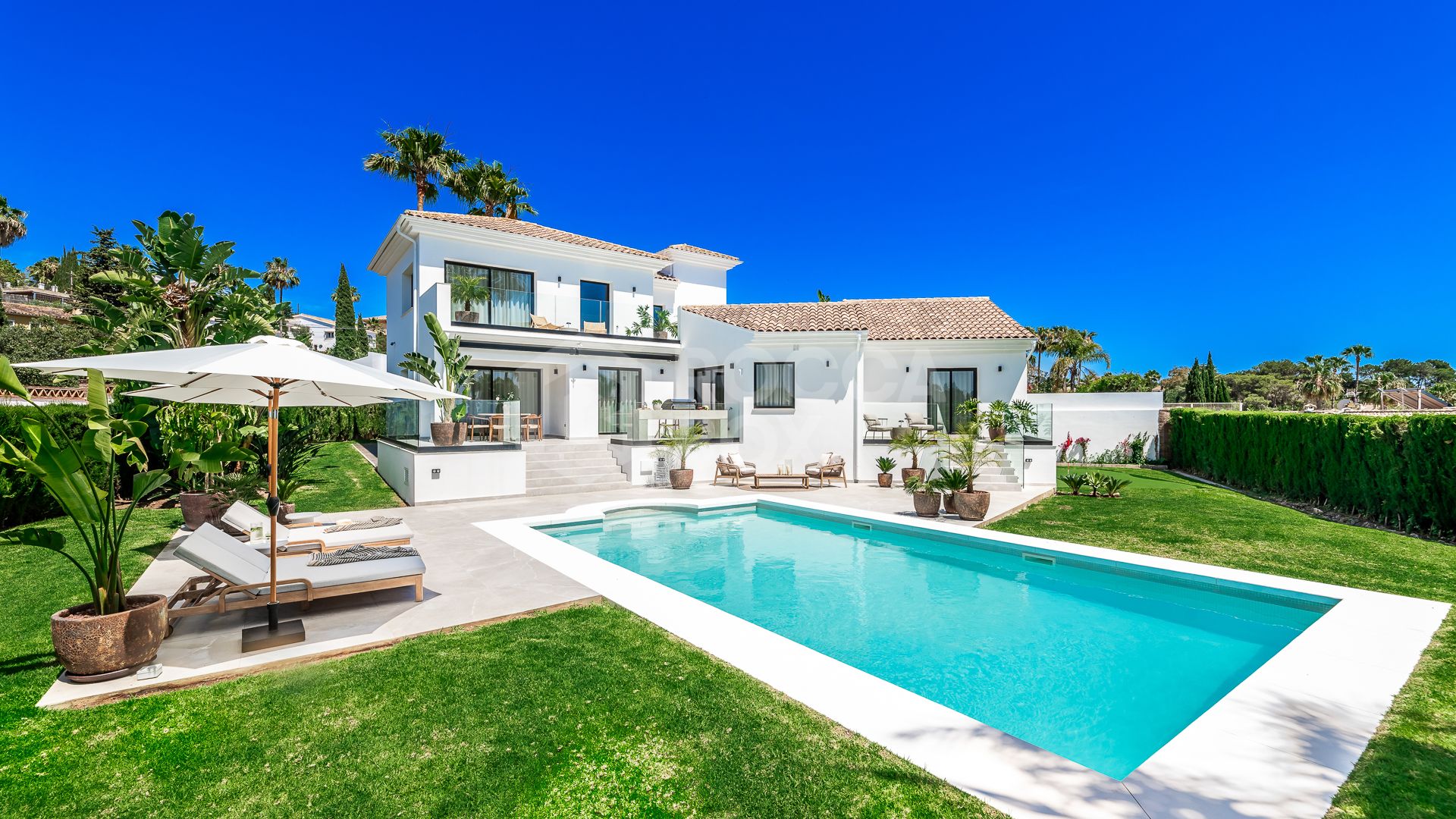Luxuriously Renovated Villa with Panoramic Views in El Rosario