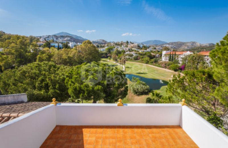 Spacious frontline golf townhouse in a gated complex