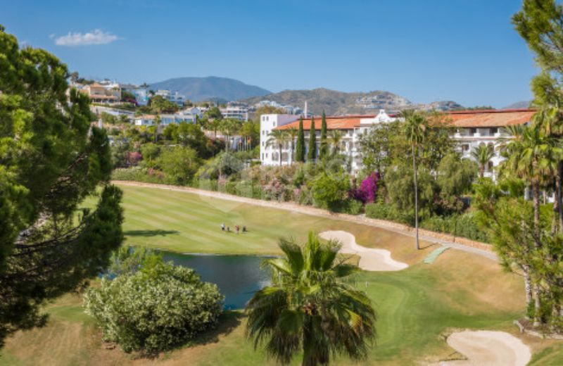 Spacious frontline golf townhouse in a gated complex