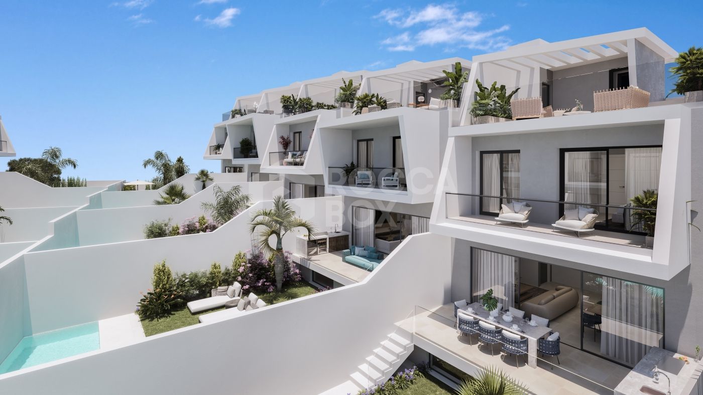 Exquisite Luxury Villa: Coastal Elegance Meets Modern Living in Estepona