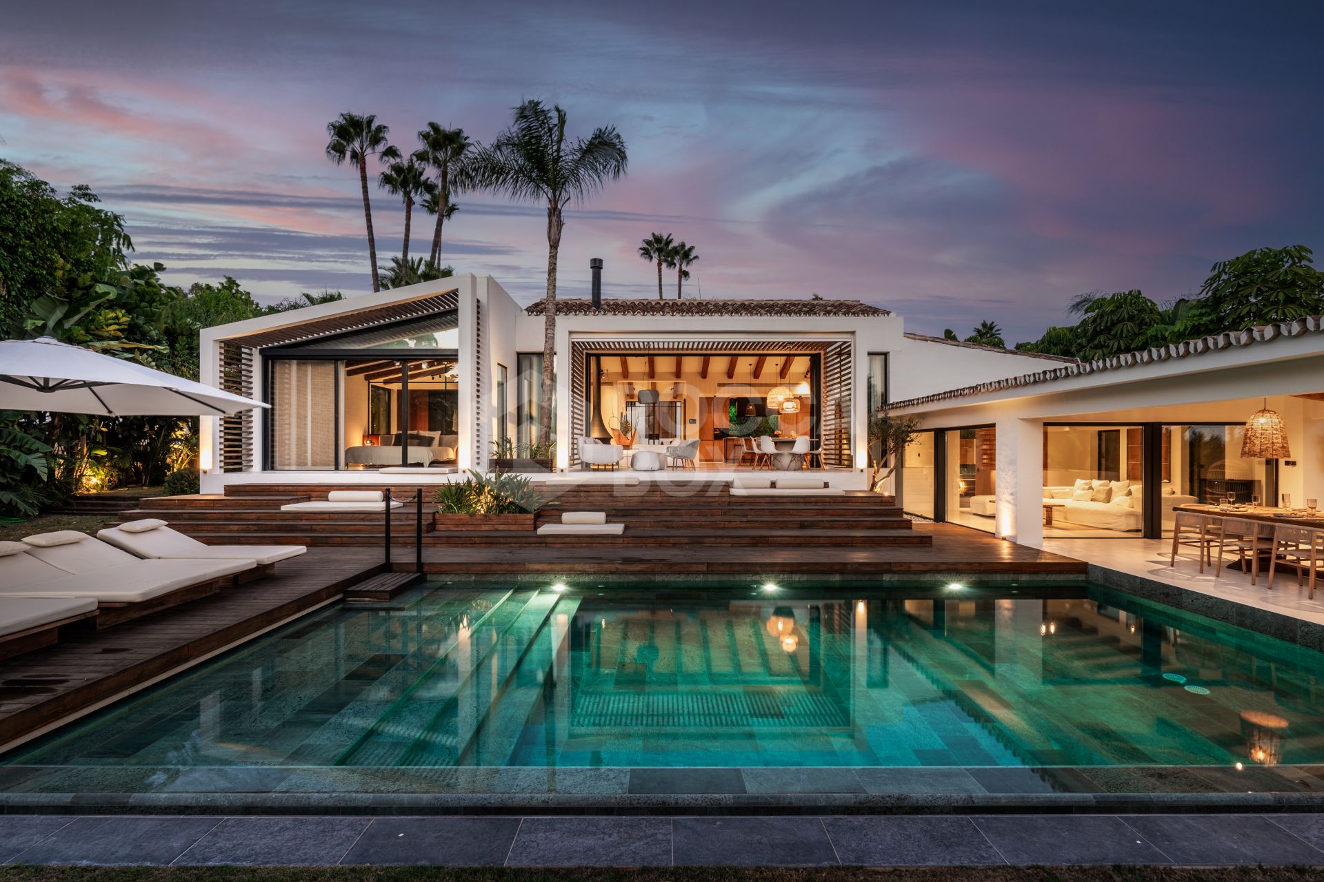 Exquisite Frontline Golf Villa with Heated Pool and Panoramic Views in Nueva Andalucía