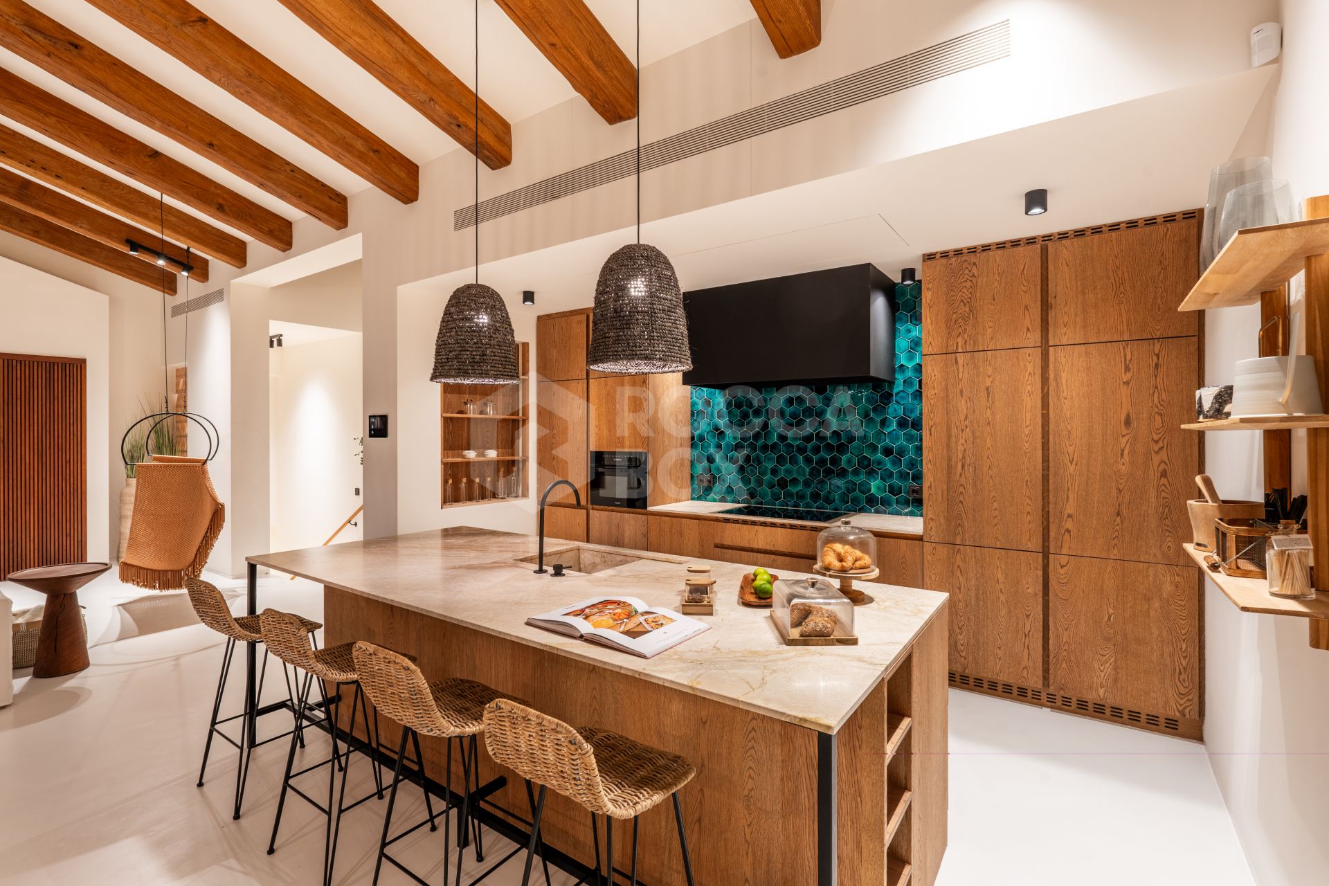 Exquisite Frontline Golf Villa with Heated Pool and Panoramic Views in Nueva Andalucía