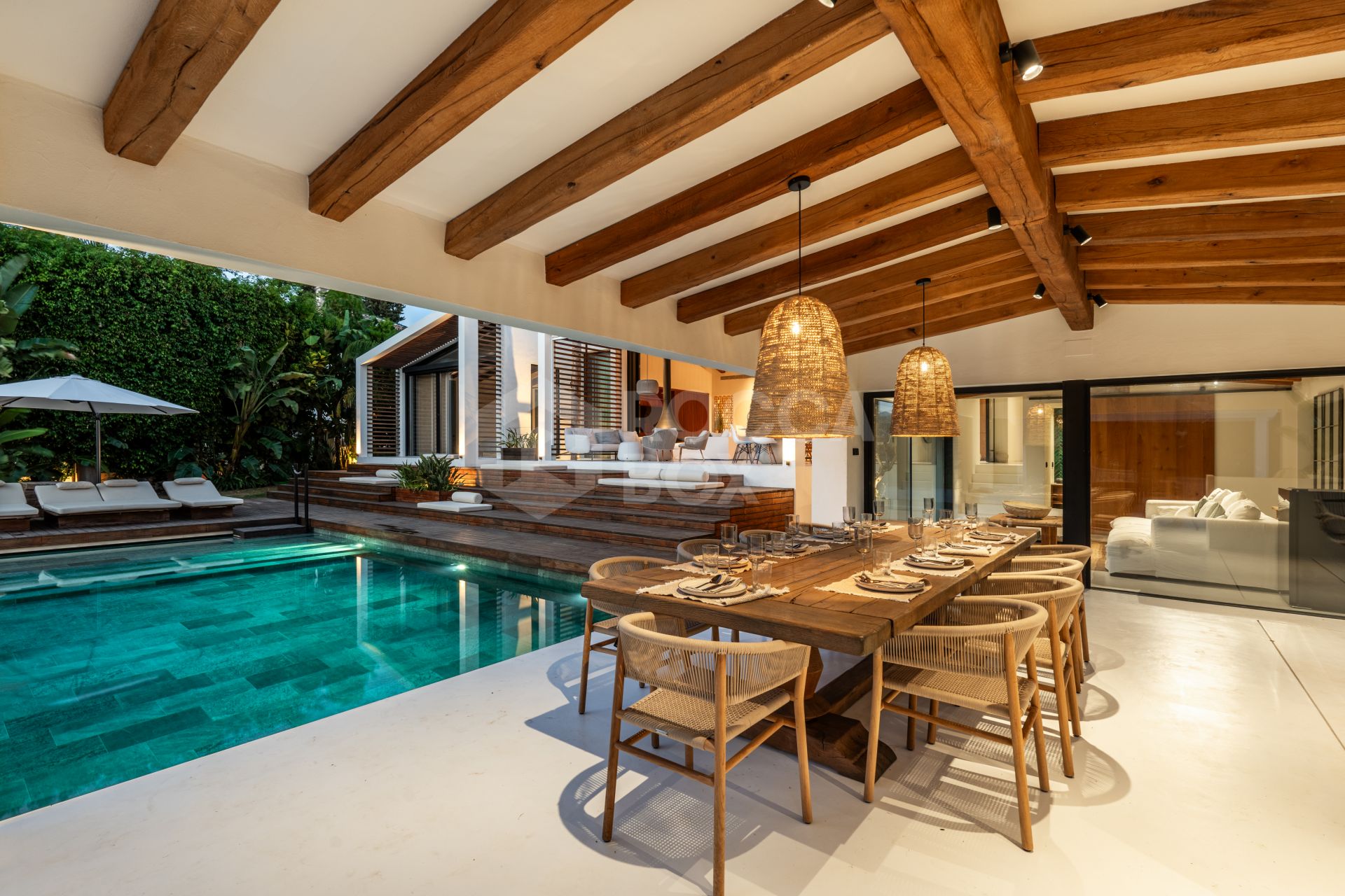 Exquisite Frontline Golf Villa with Heated Pool and Panoramic Views in Nueva Andalucía